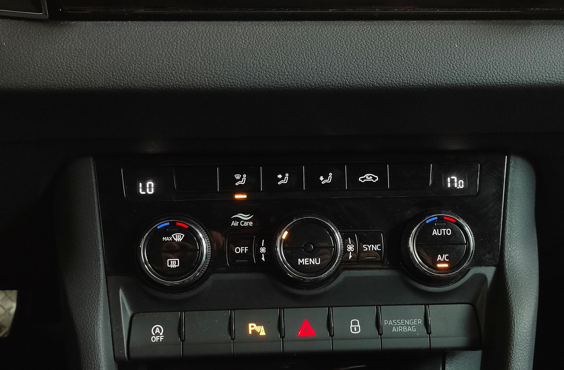 Škoda Karoq 2.0 TDI Selection - foto 33