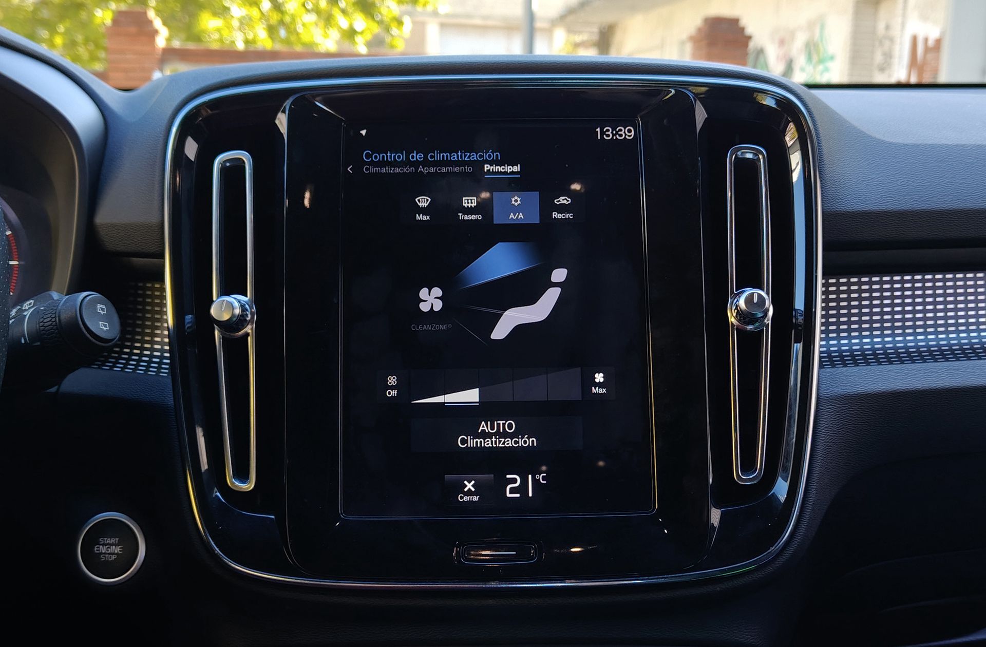 Volvo XC40 D3 R-Design - foto 32