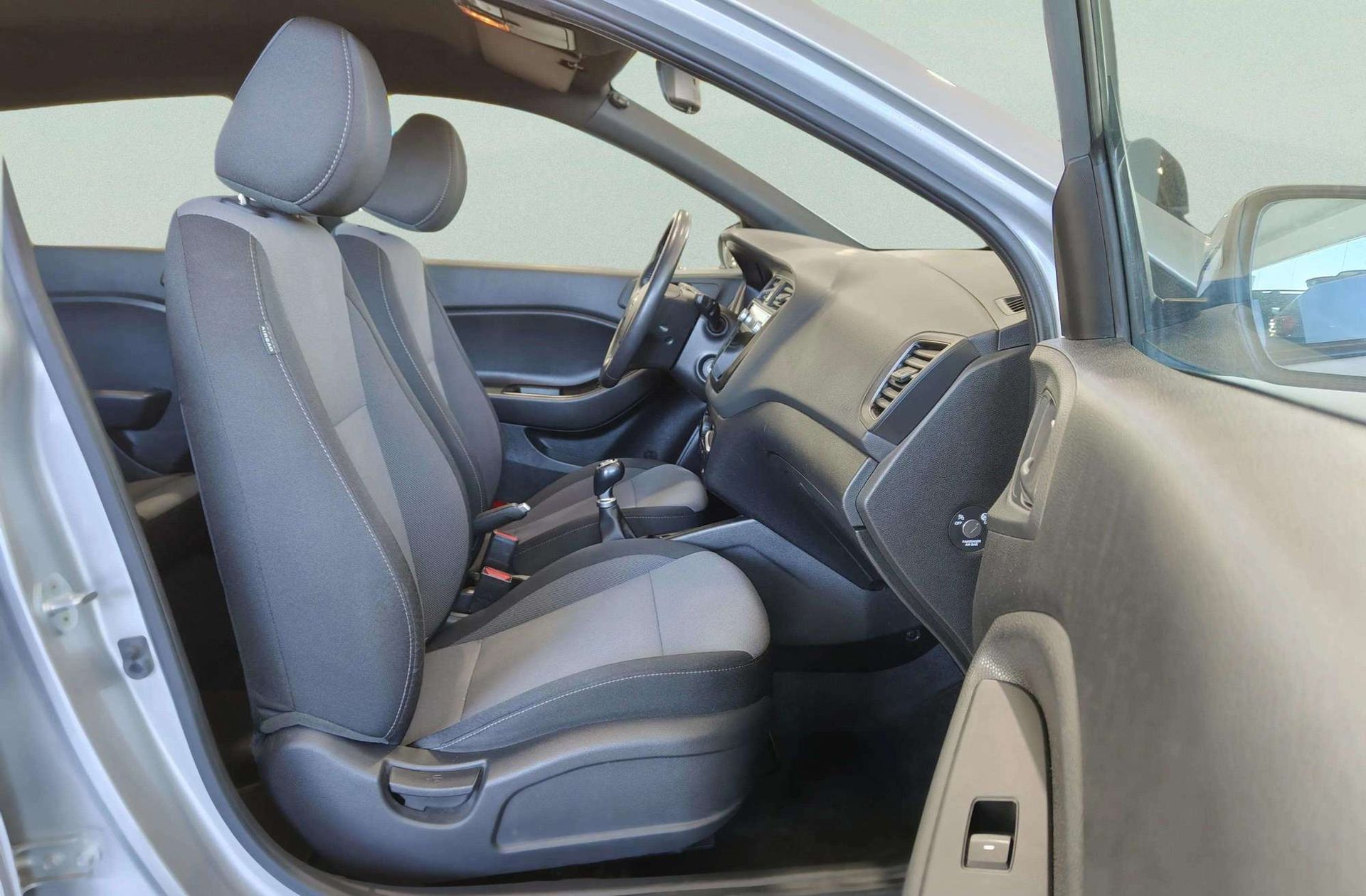 Hyundai i20 1.2 MPI Essence - foto 16