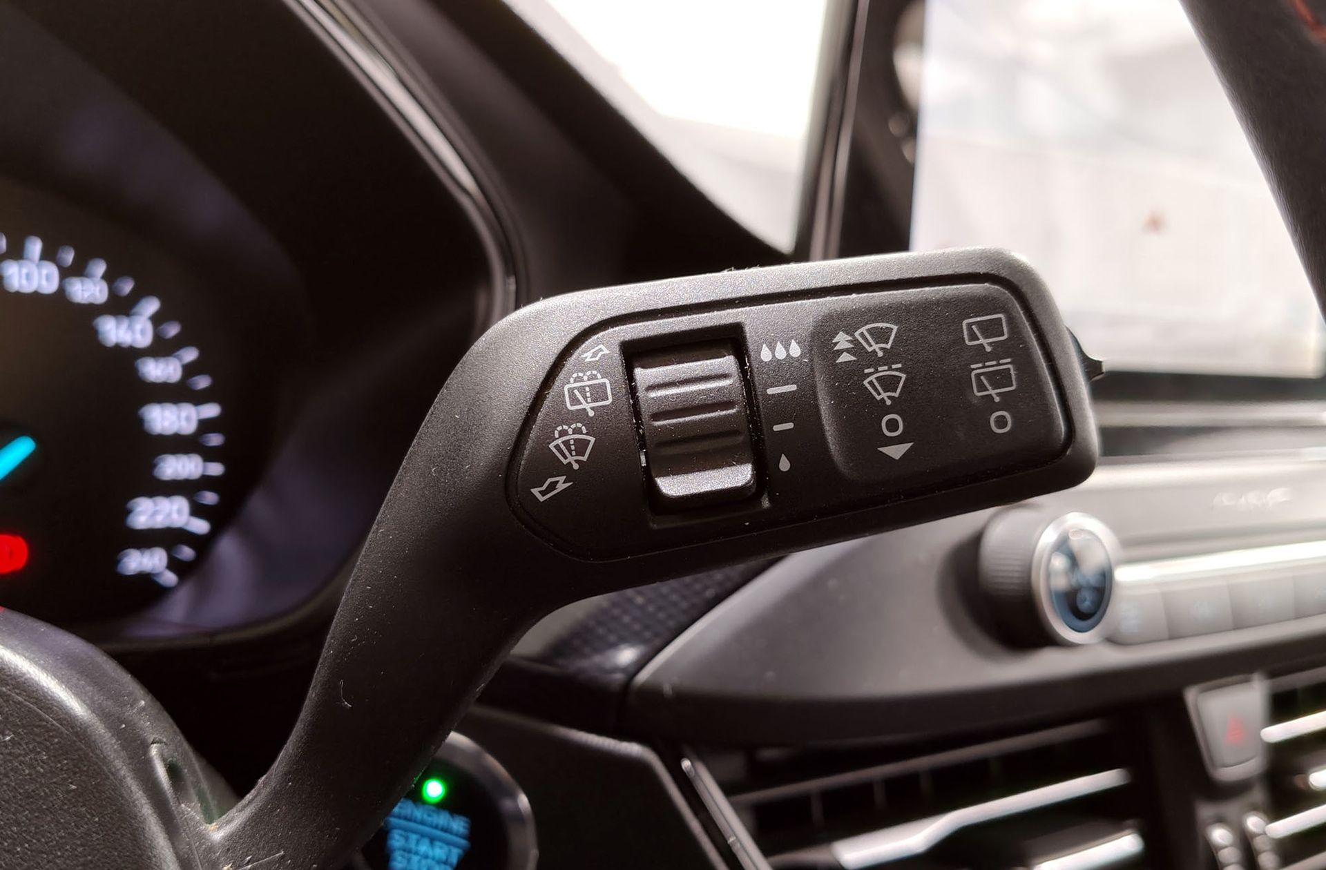 Ford Focus 1.5 EcoBoost ST-Line - foto 28