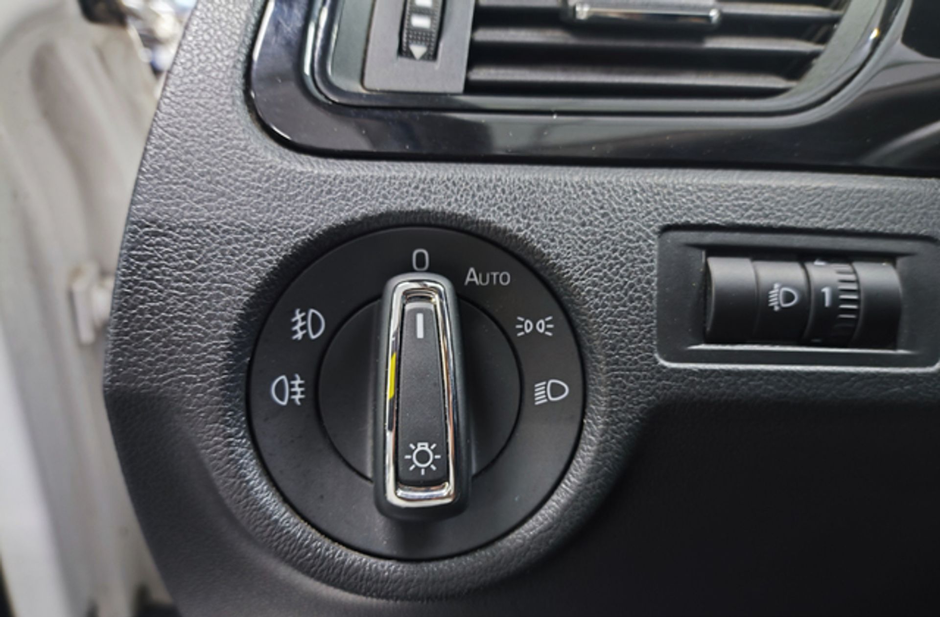 Škoda Spaceback 1.4 TSI Like DSG - foto 22