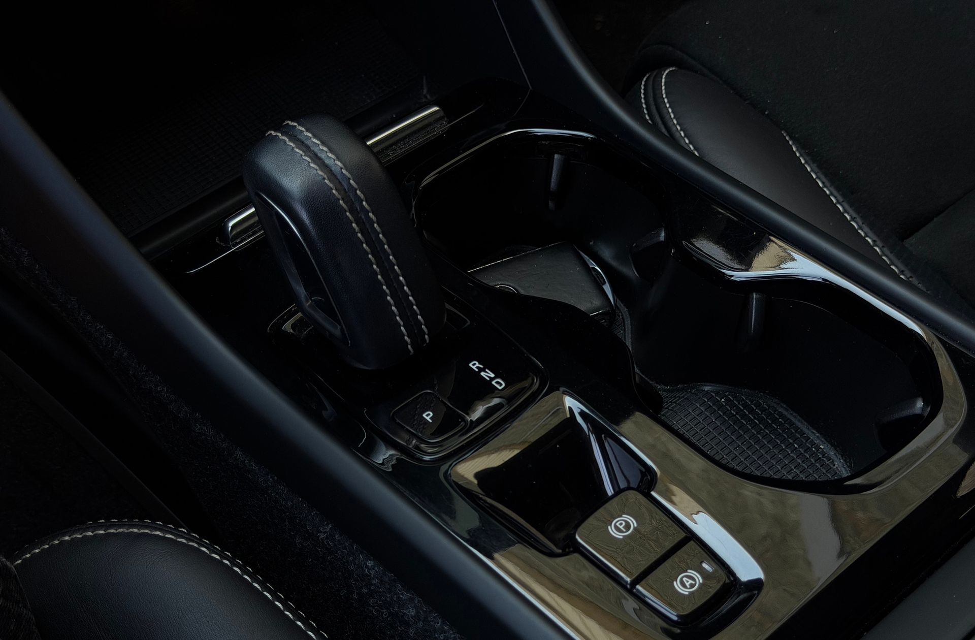 Volvo XC40 T3 R-Design - foto 5