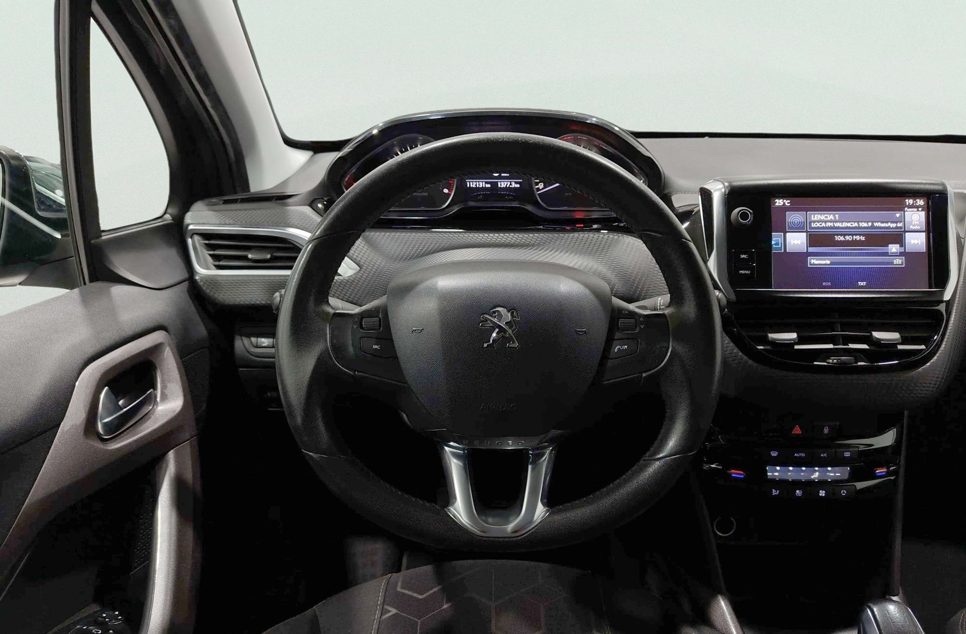 Peugeot 2008 BlueHDi 100 Style - foto 22
