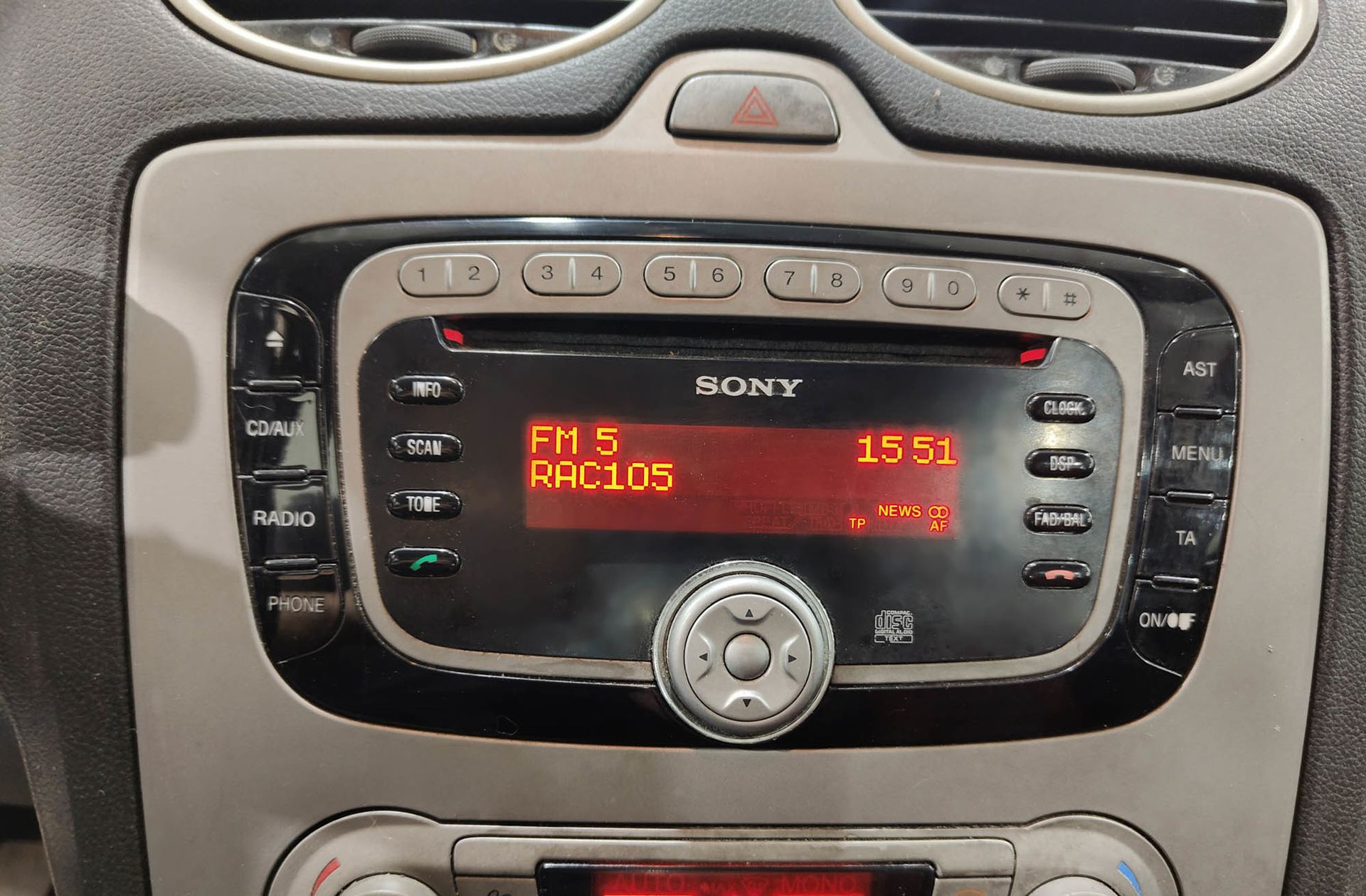 Ford Focus 1.6 Trend - foto 25