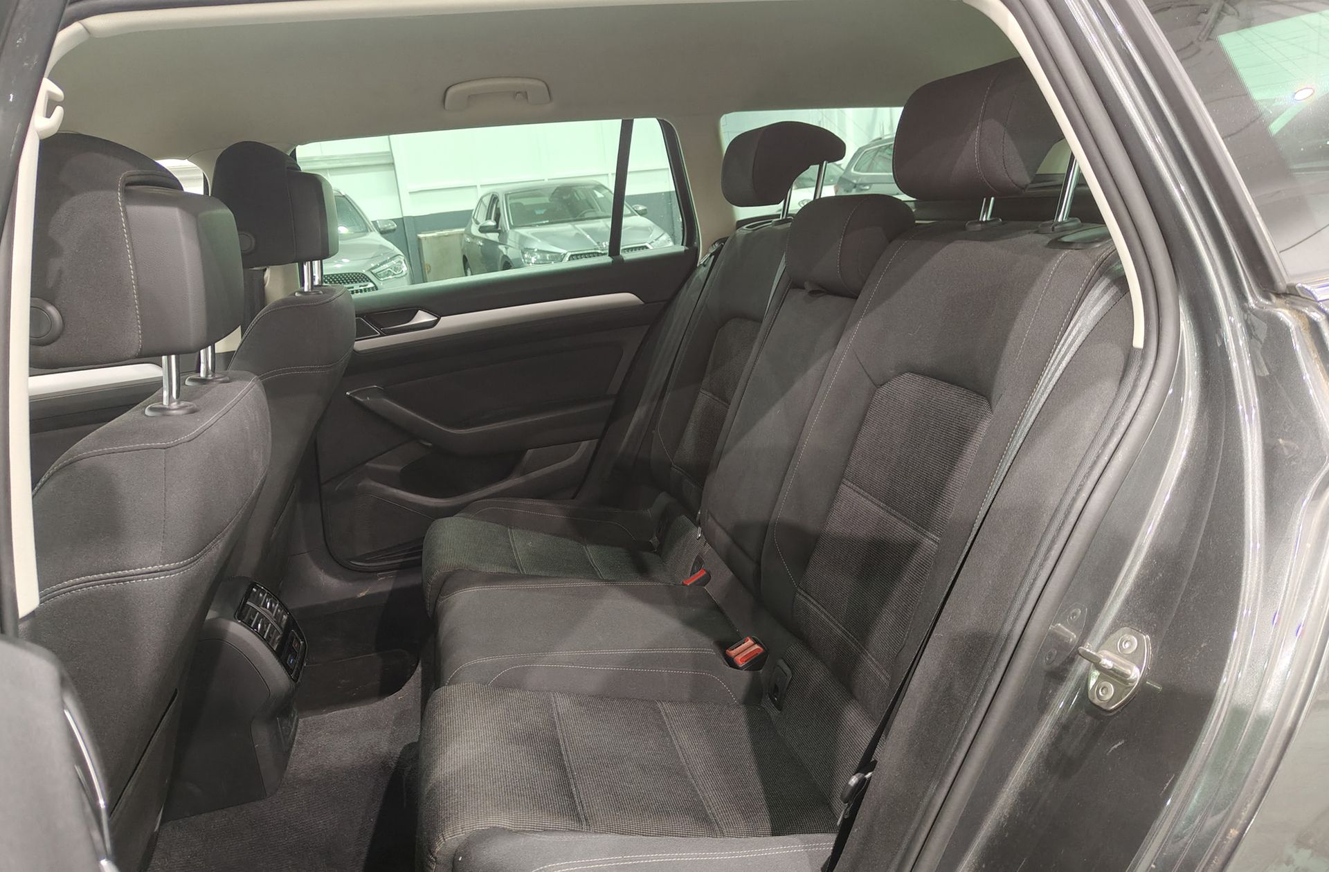 Volkswagen Passat Variant Advance 1.6 TDI BMT - foto 11