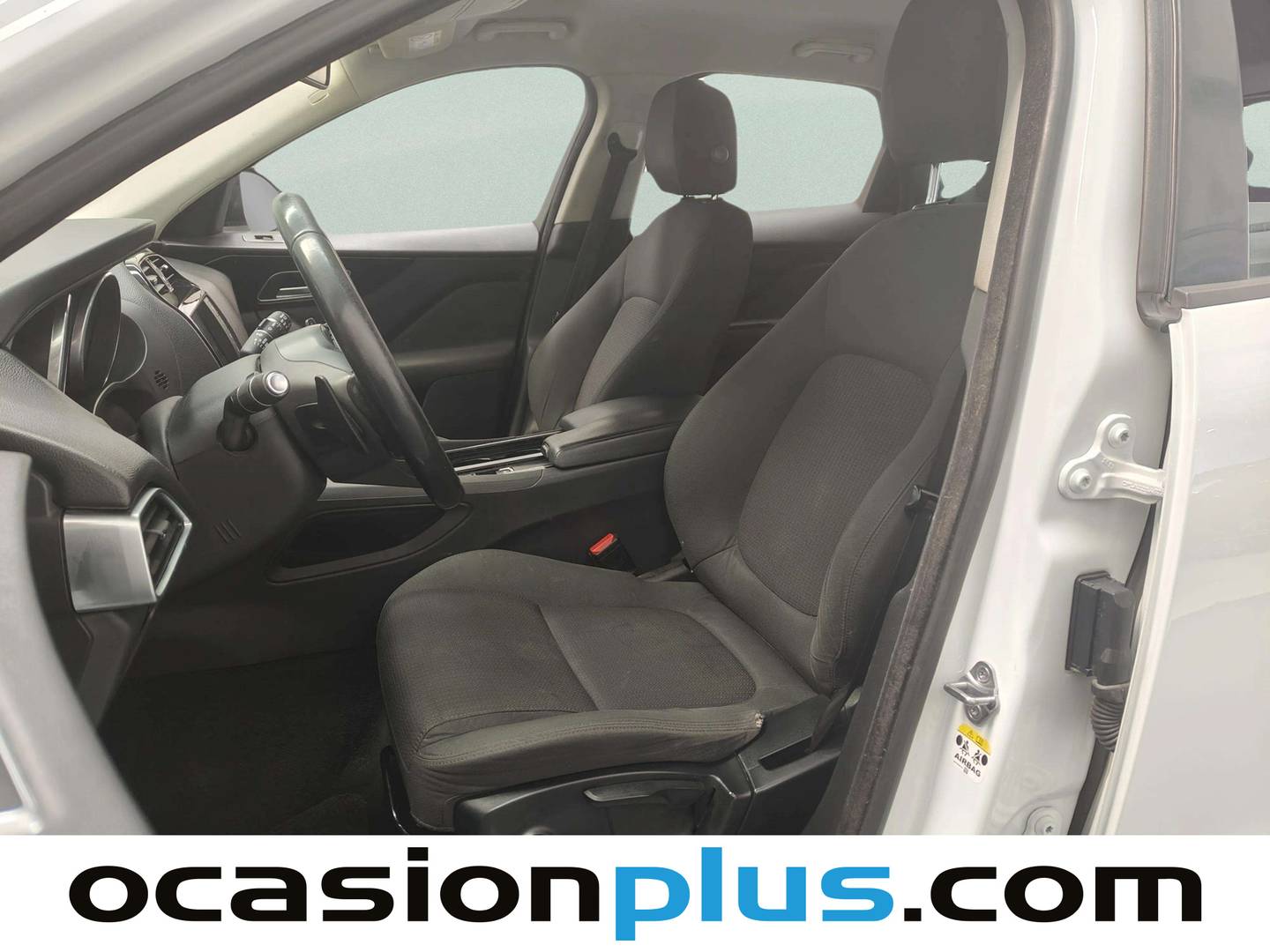 Foto Jaguar F-Pace Jaguar F-PACE 2.0L i4D Pure AWD Auto (180 CV)