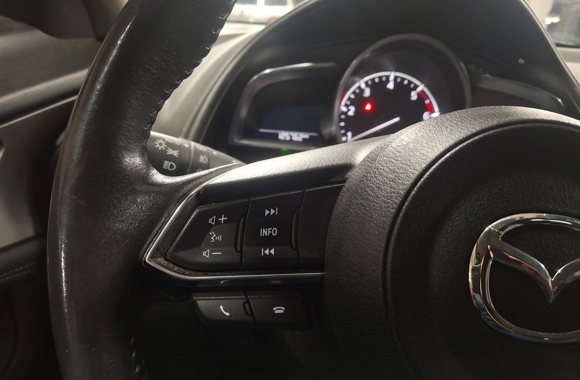 Mazda CX-3 1.8 D Zenith 2WD - foto 30