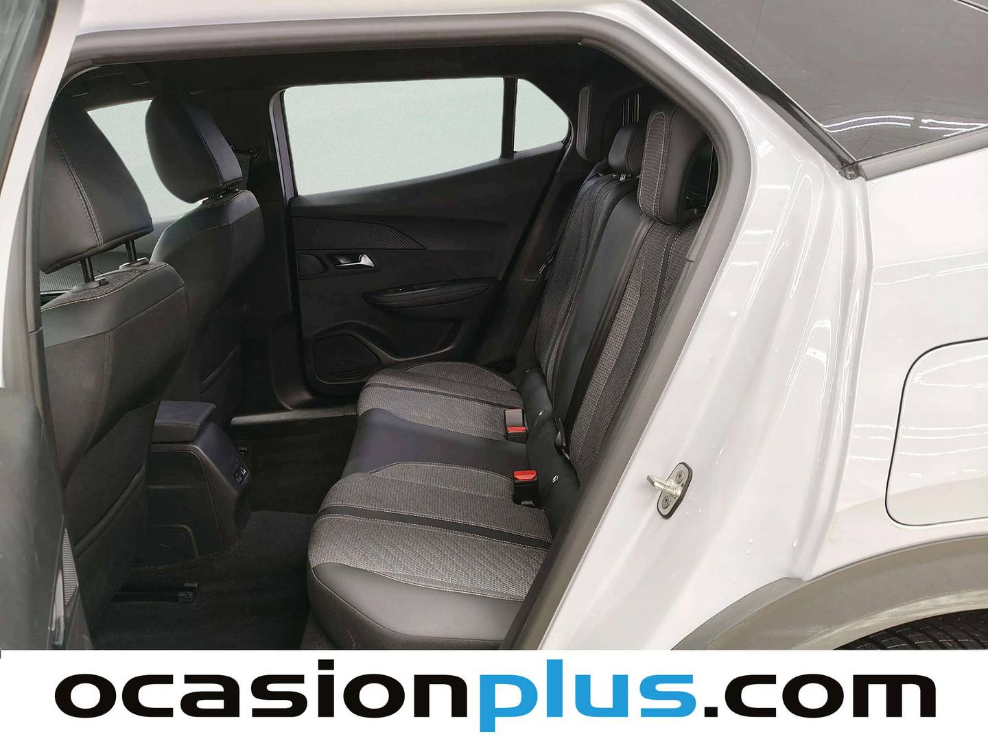 Foto Peugeot 2008 Peugeot 2008 Allure Hybrid eDCS6 (145 CV)