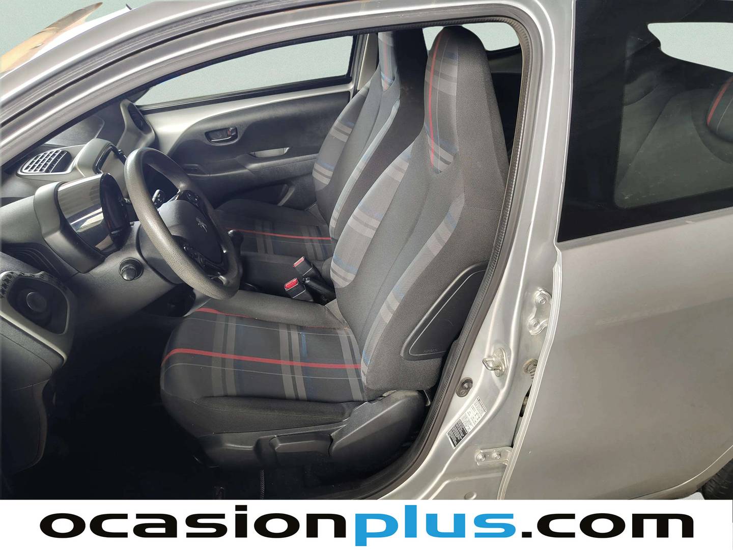 Foto asientos delanteros Peugeot 108 Peugeot 108 1.2 PureTech Active (82 CV)