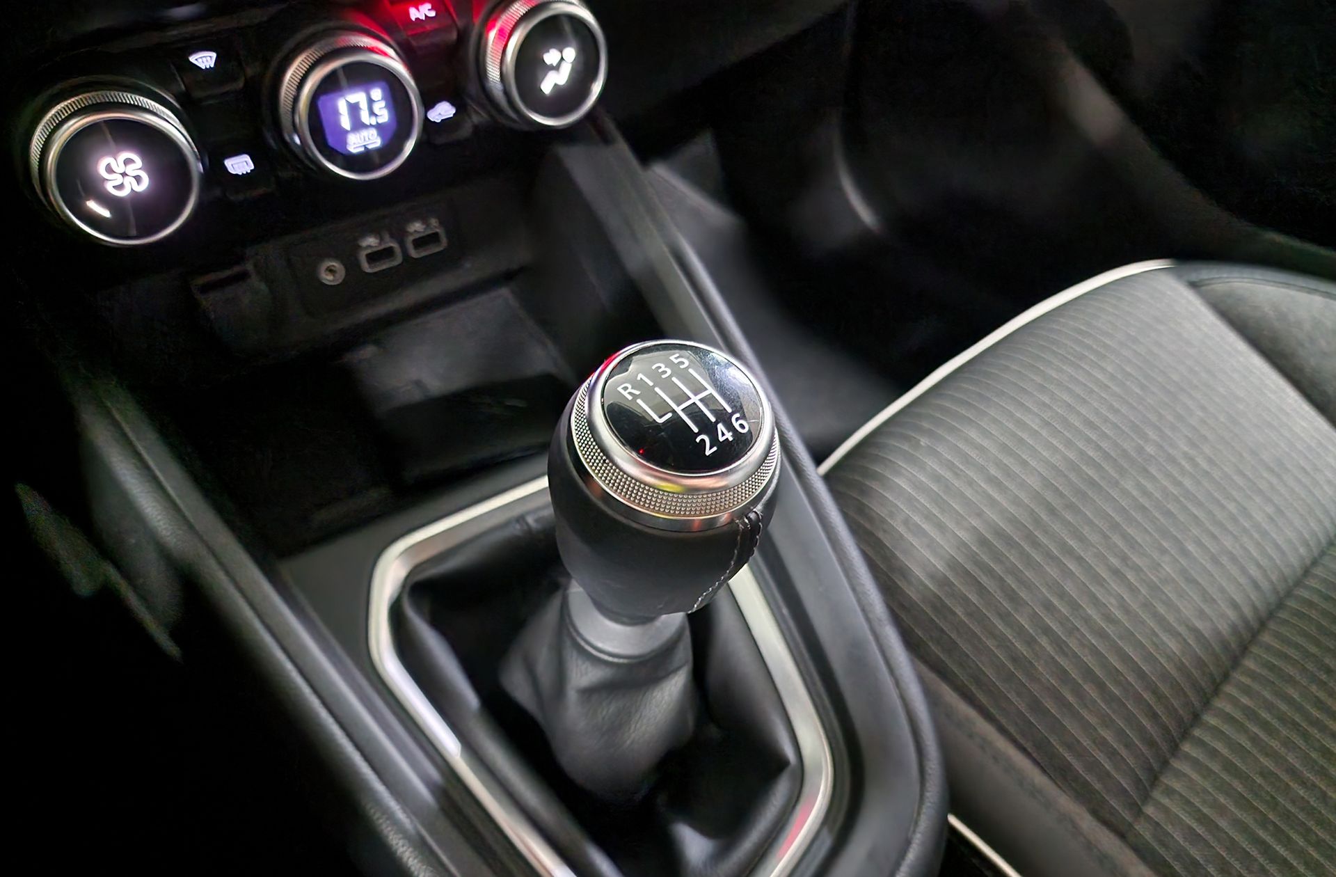 Mitsubishi Colt 100T Kaiteki - foto 5