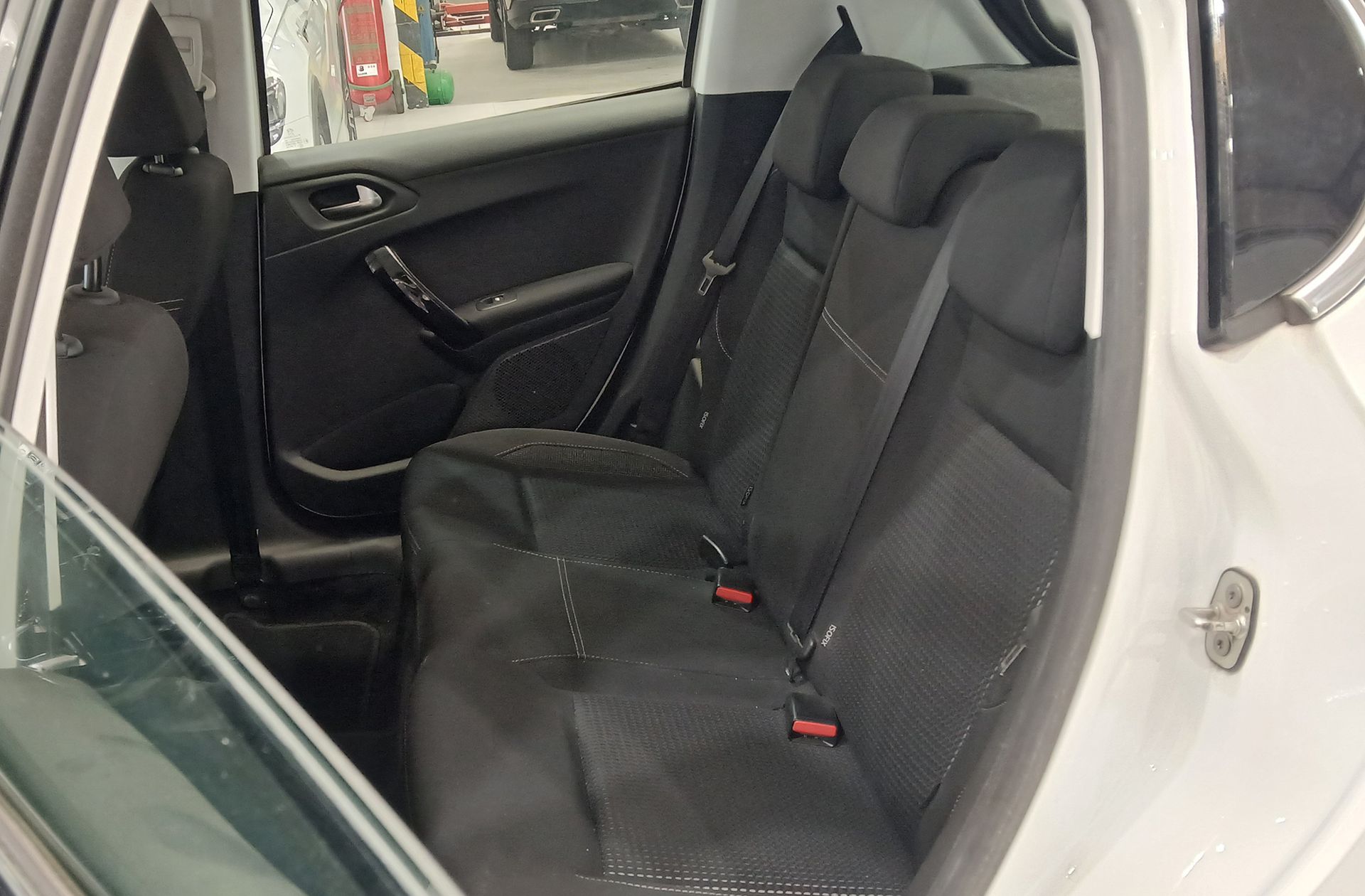 Peugeot 208 PureTech 110 Allure EAT6 - foto 11