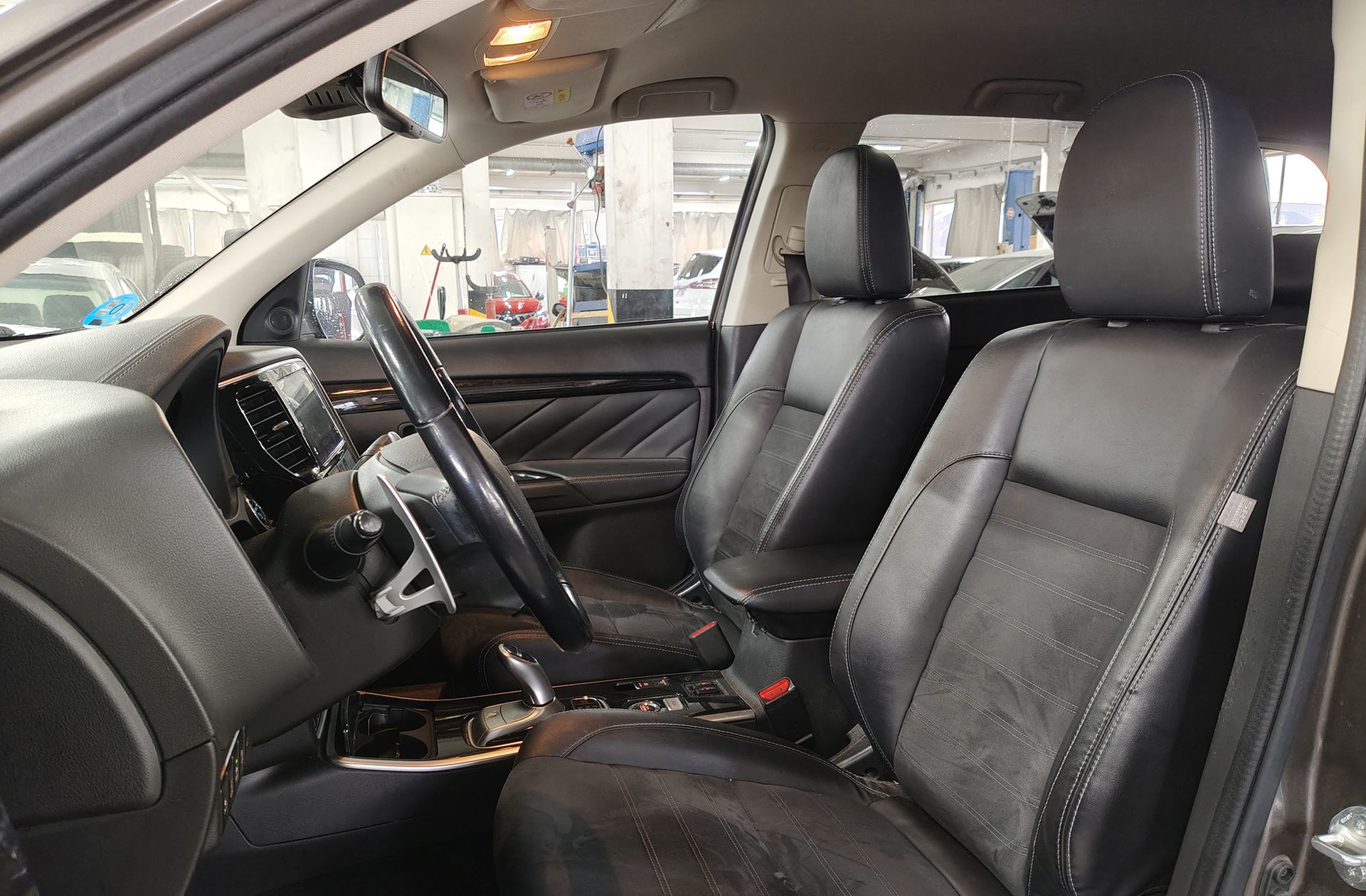 Mitsubishi Outlander 2.0 PHEV Kaiteki 4WD - foto 12