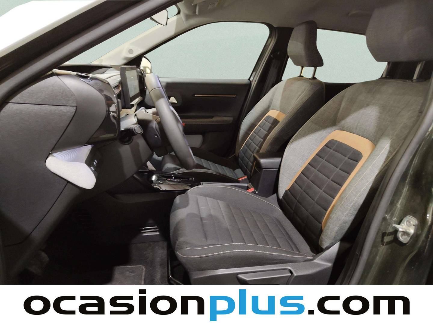 Foto asientos delanteros Citroën C3 Aircross Citroën C3 Aircross Hybrid 145 Plus e-DCS6 (145 CV)
