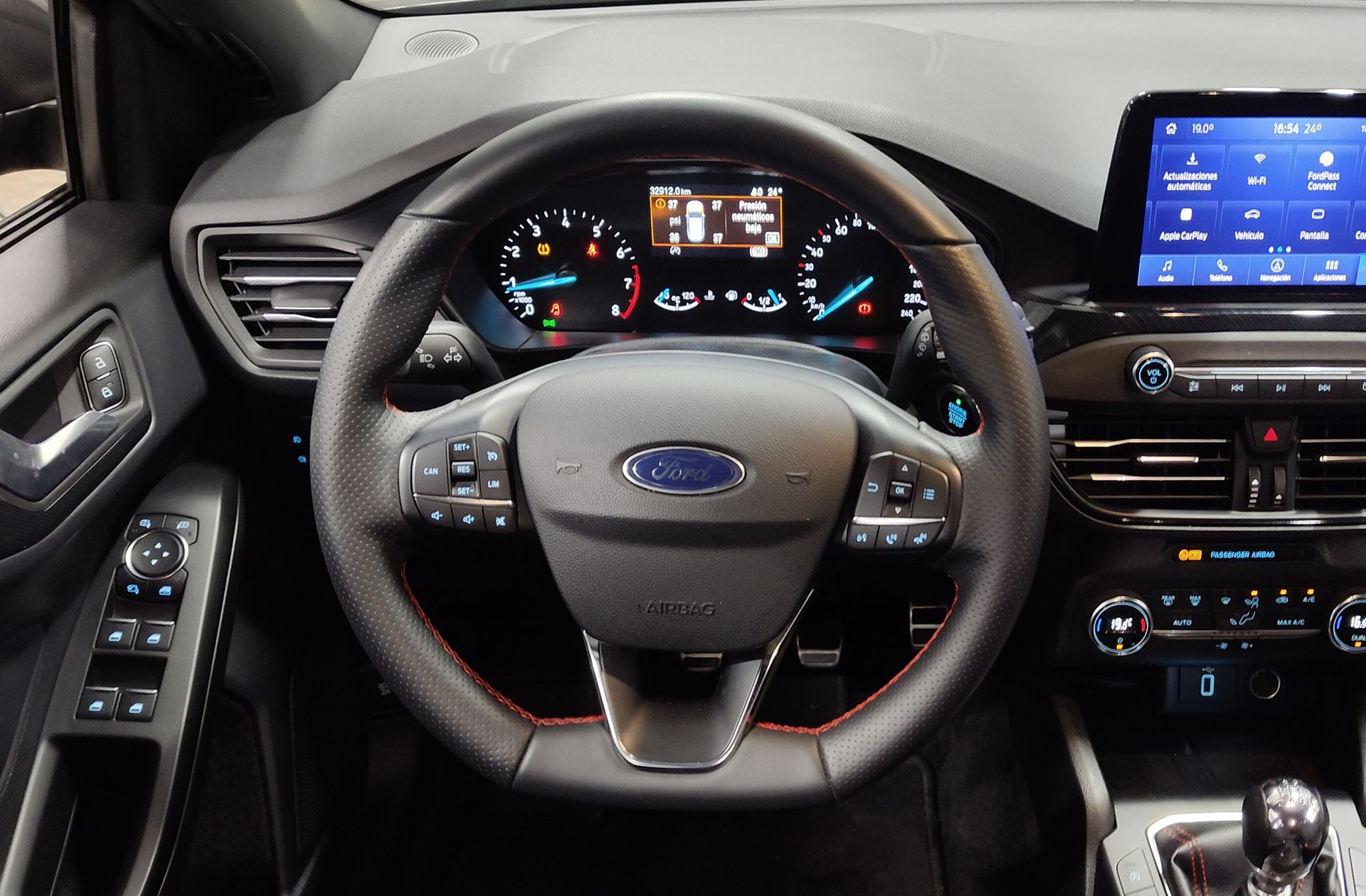 Ford Focus 1.0 EcoBoost MHEV ST-Line - foto 21