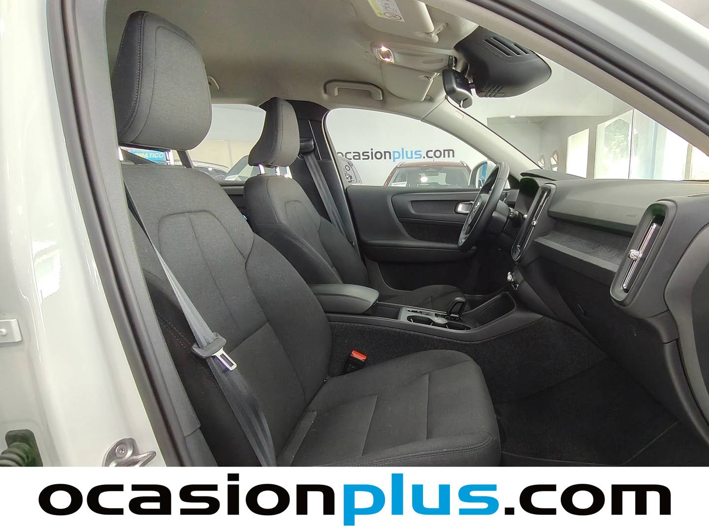 Foto Volvo XC40 Volvo XC40 T2 Momentum Core Auto (129 CV)