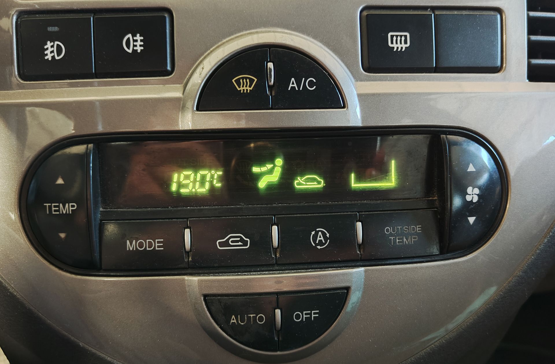 Kia Carens 2.0 CRDi EX - foto 21