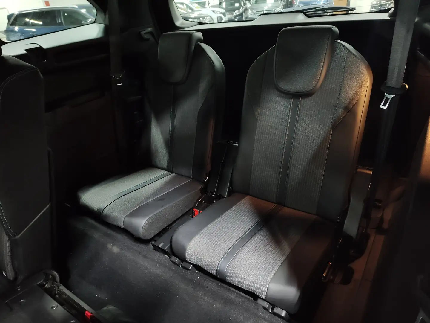 Foto Peugeot 5008 Peugeot 5008 PureTech 130 S&S Allure Pack EAT8 (130 CV)