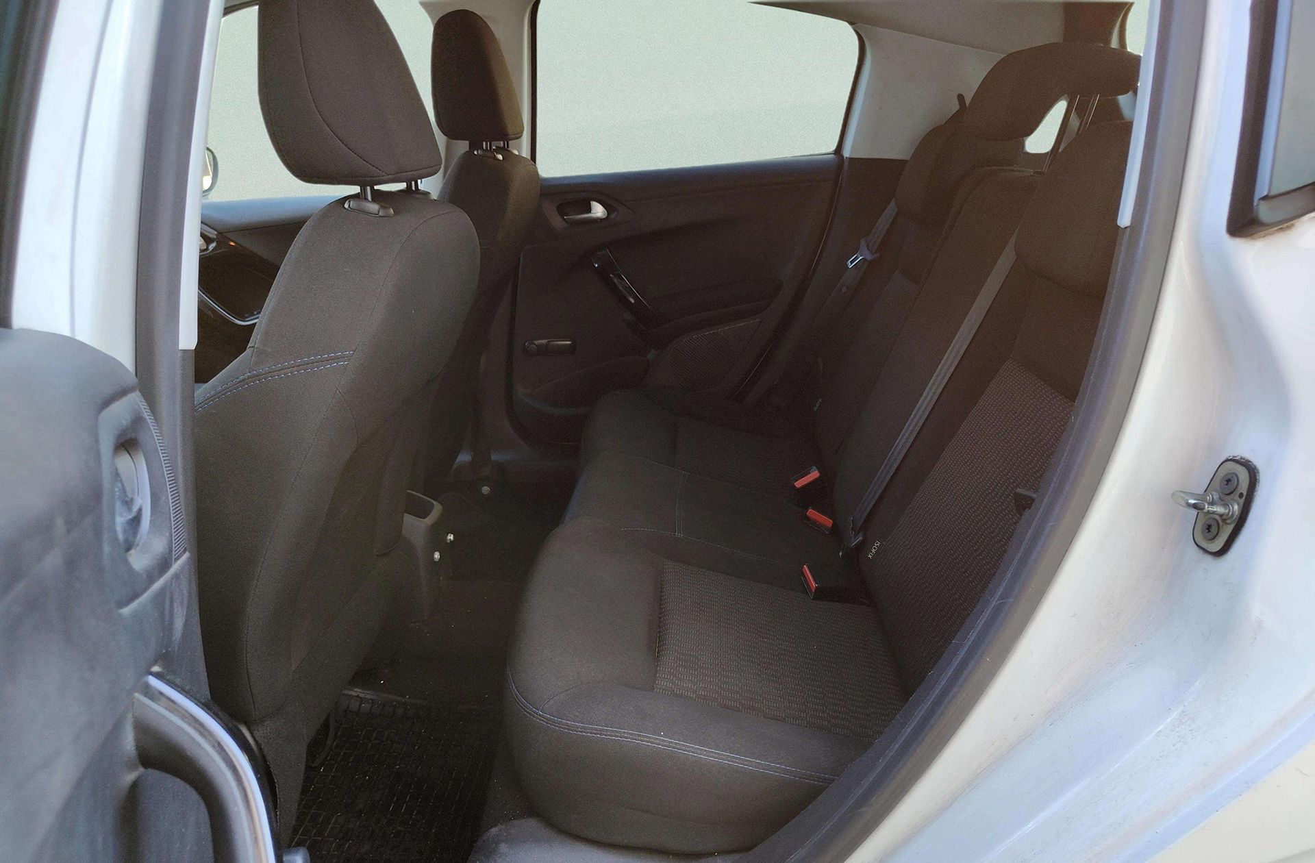 Peugeot 208 PureTech Signature - foto 11