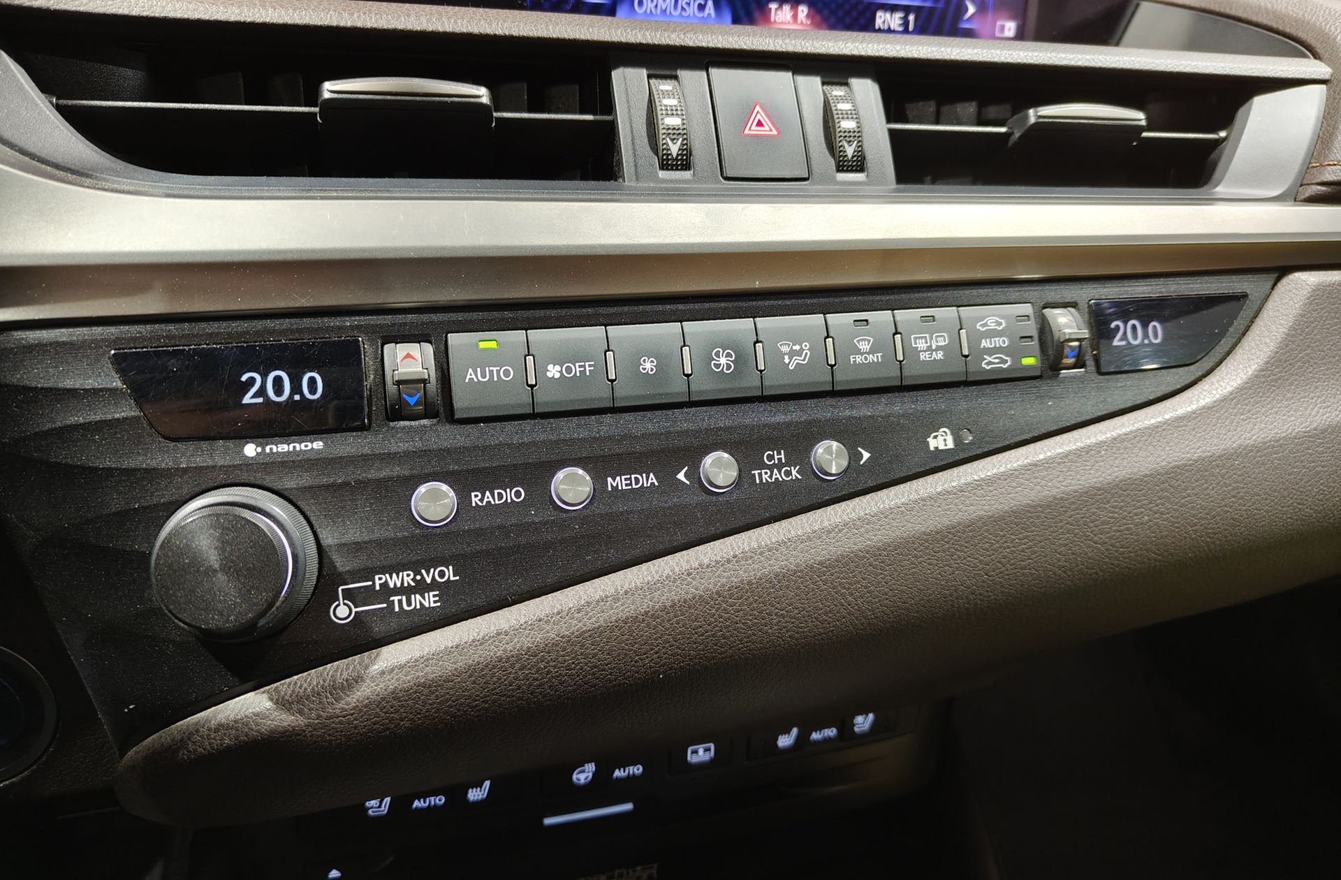 Lexus ES 300h Luxury - foto 44