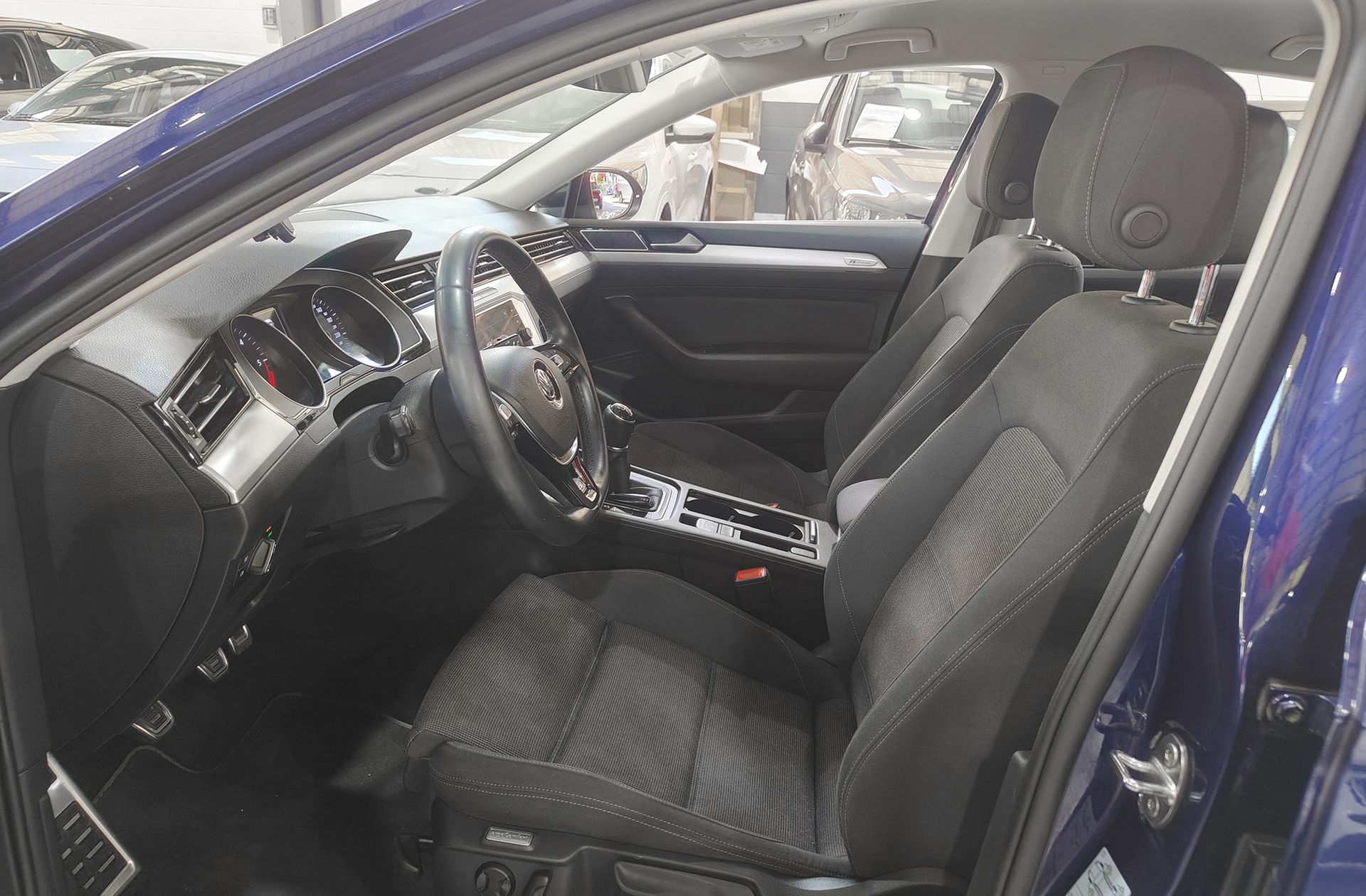 Volkswagen Passat Advance 2.0 TDI Pack R Line - foto 11