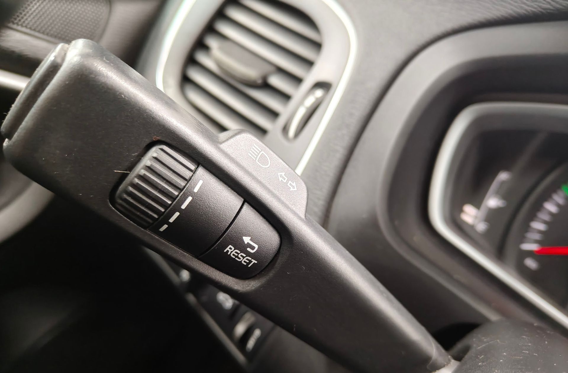 Volvo V40 D2 Kinetic - foto 23