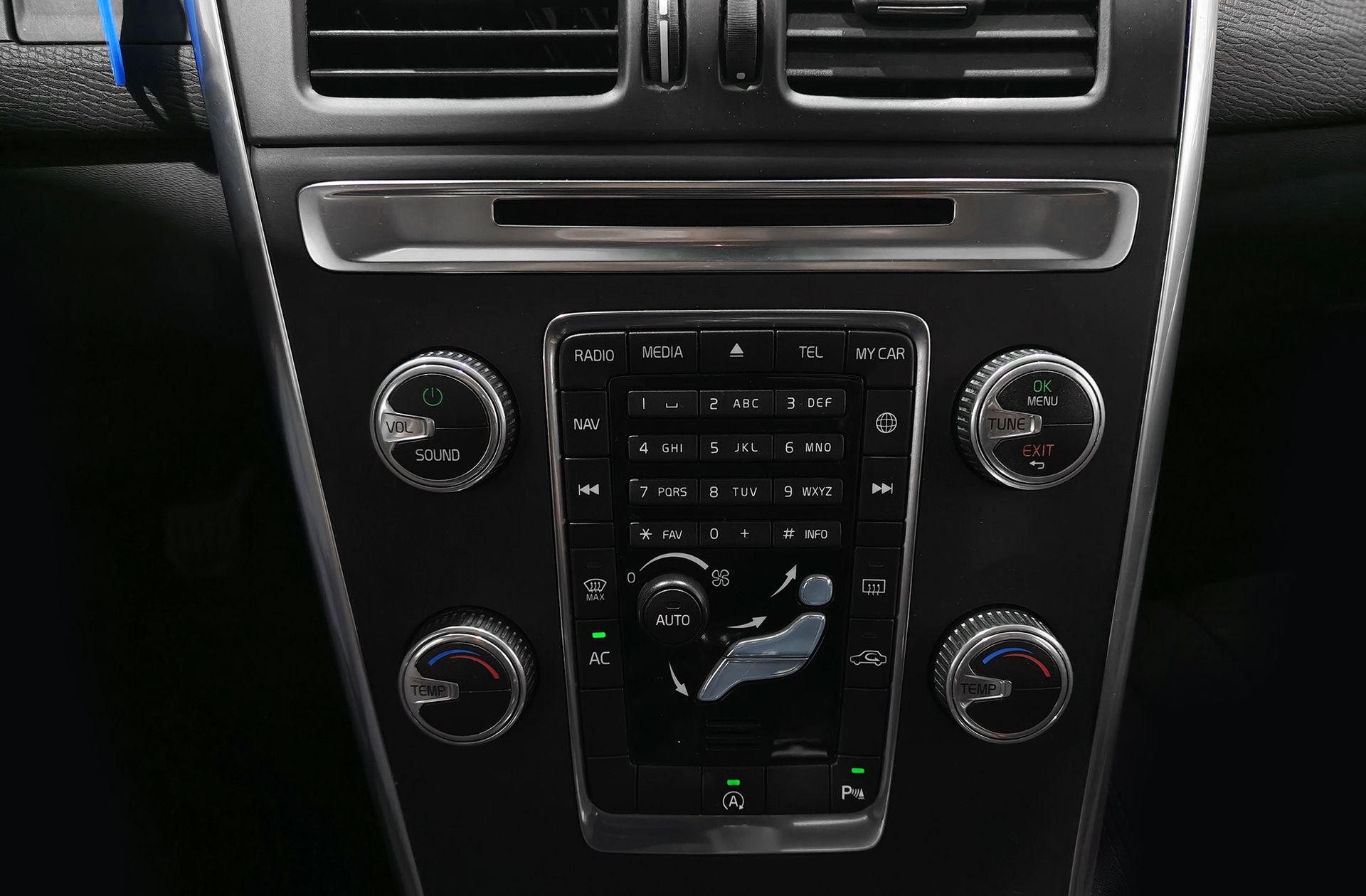 Volvo XC60 D3 Kinetic - foto 30