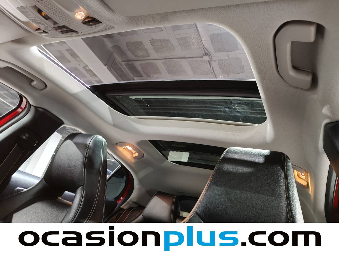 Extras y acabados del Mercedes GLA Mercedes-Benz GLA 180 (122 CV) Pack AMG