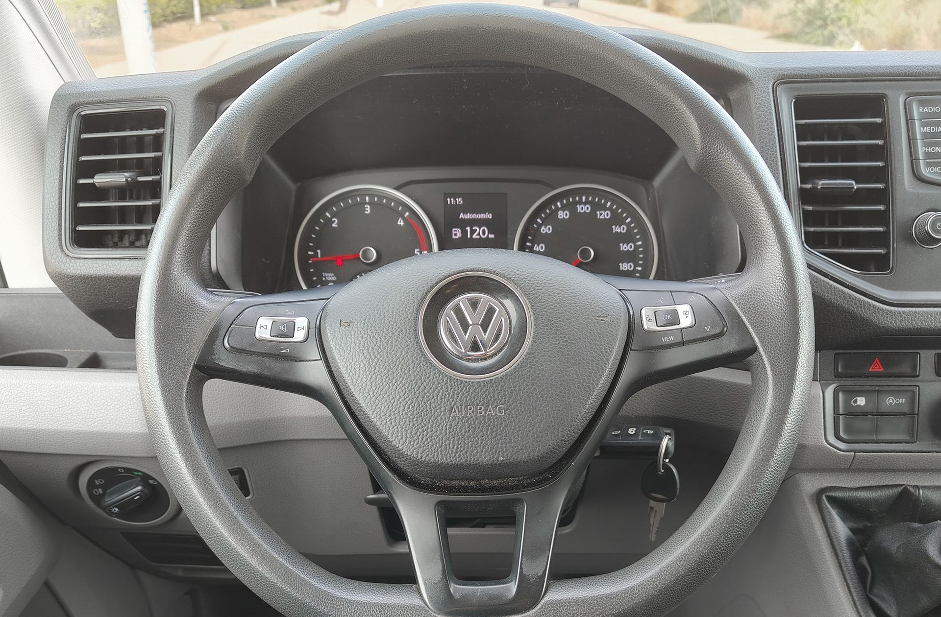 Volkswagen Crafter 35 Furgón Batalla Media L3H3 2.0 TDI 4 plazas Camperizada - foto 30