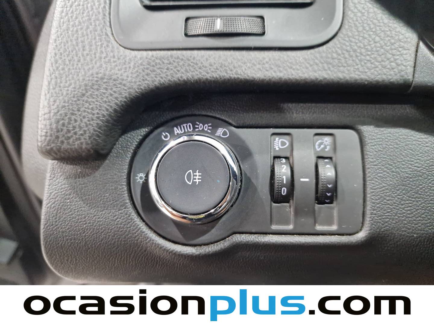 Extras y acabados del Opel Insignia Opel Insignia 1.4 Turbo Selective (140 CV)