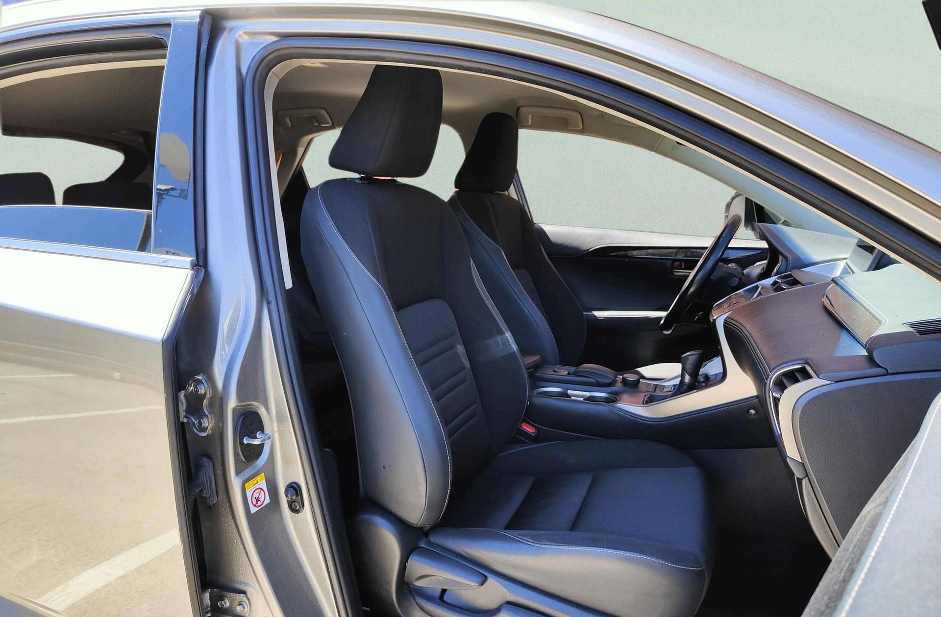 Lexus NX 300h Corporate 2WD - foto 17