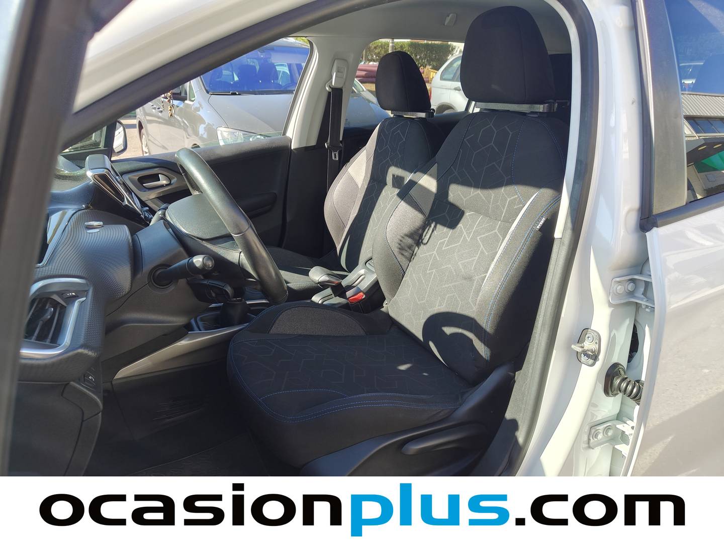 Foto asientos delanteros Peugeot 2008 Peugeot 2008 BlueHDi 100 Style (100 CV)