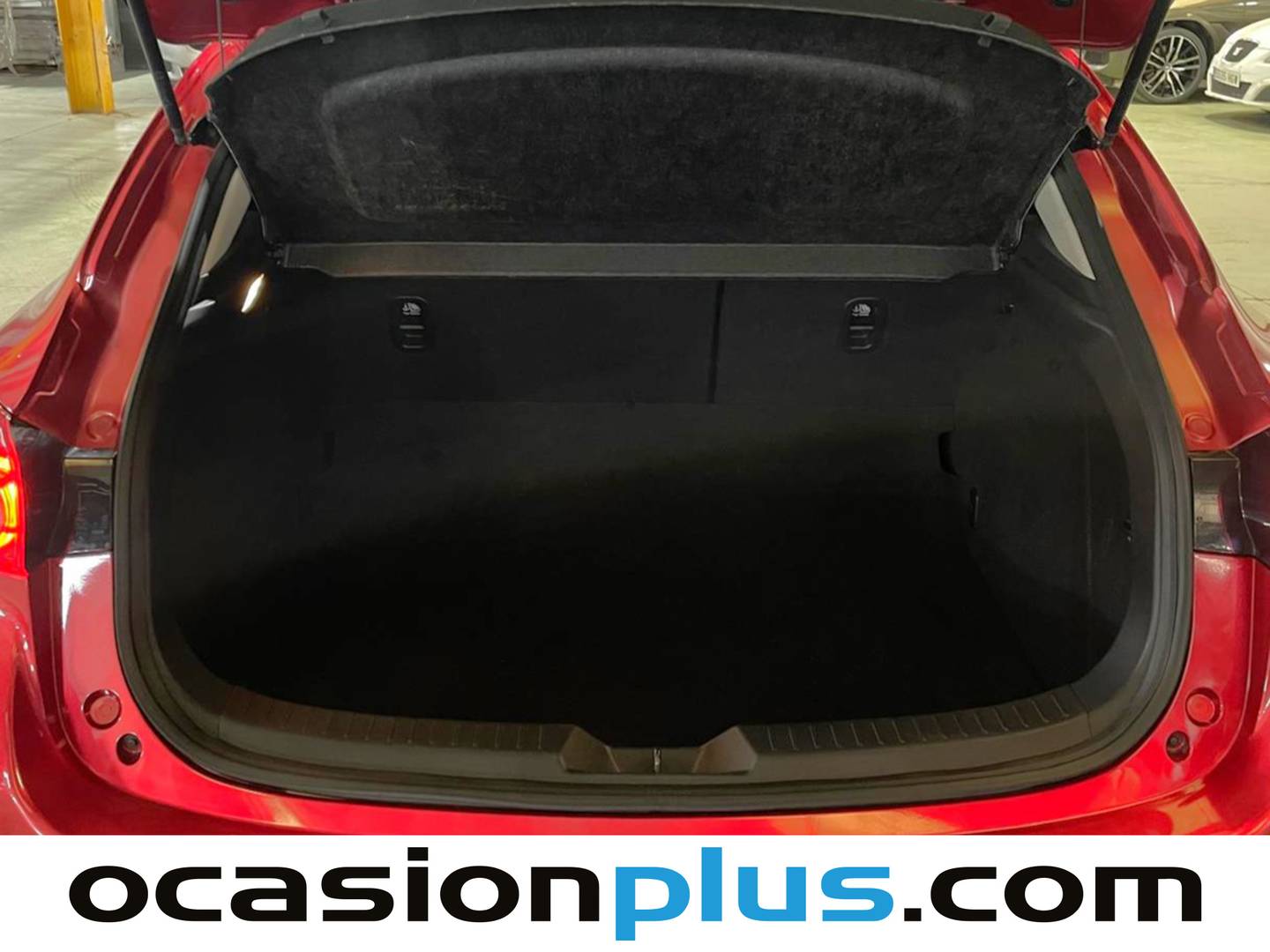 Fotos maletero Mazda Mazda3 Mazda Mazda 3 2.2 DE Luxury (150 CV)