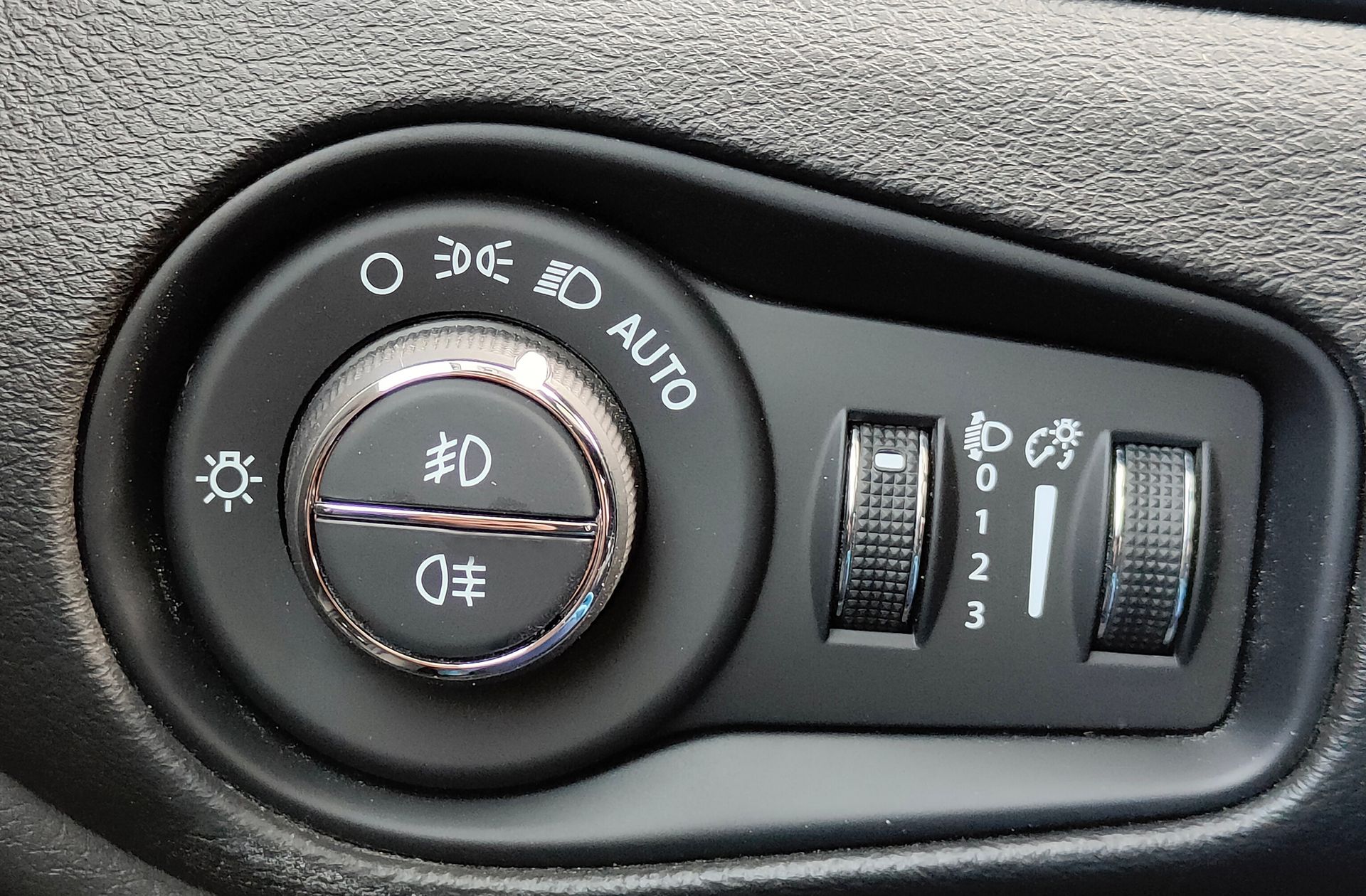 Jeep Renegade eHybrid 1.5 Limited ATX - foto 9