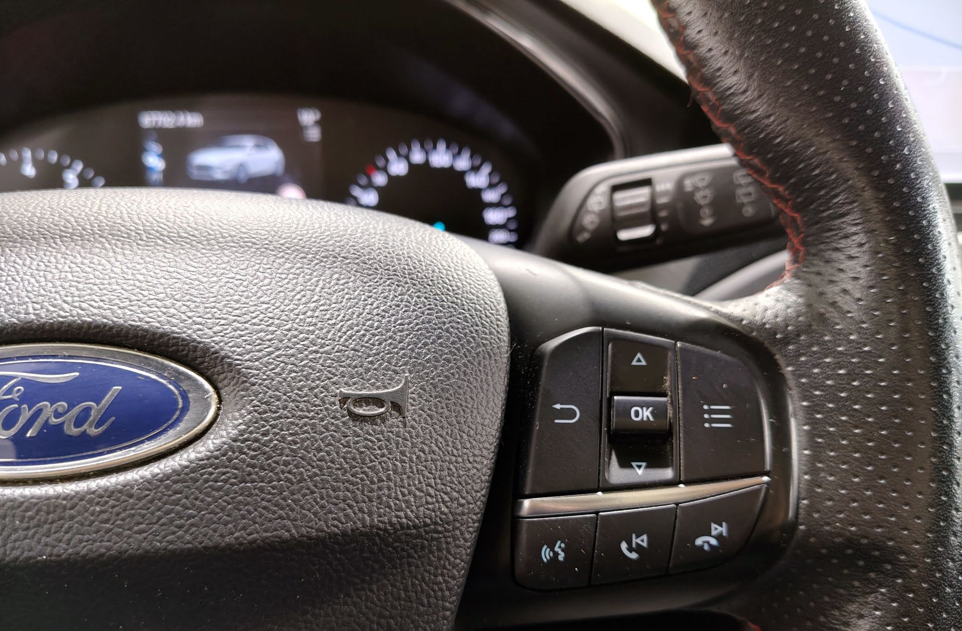 Ford Focus 1.5 EcoBoost ST-Line - foto 30