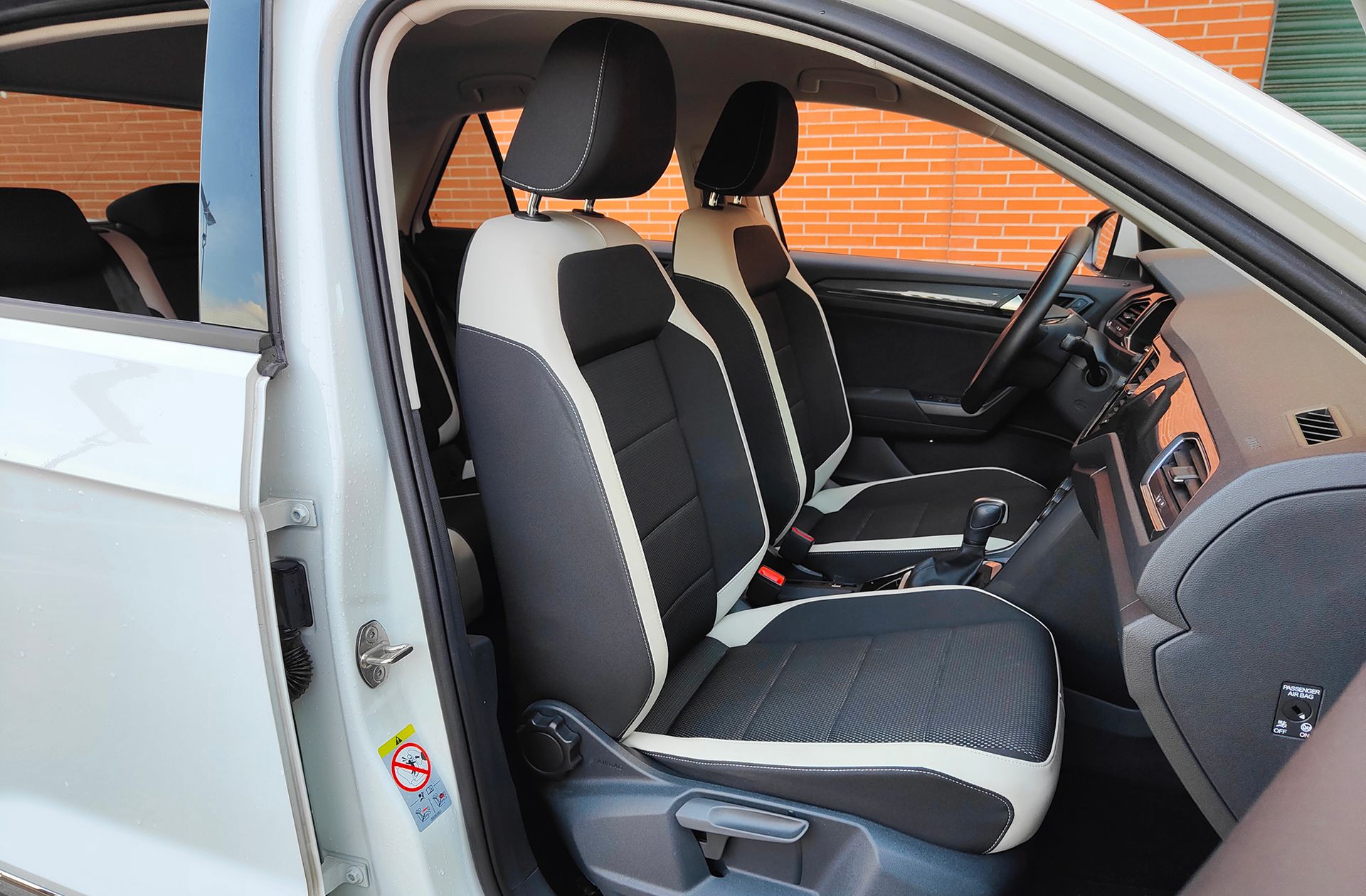 Volkswagen T-Roc Sport 2.0 TDI DSG - foto 18