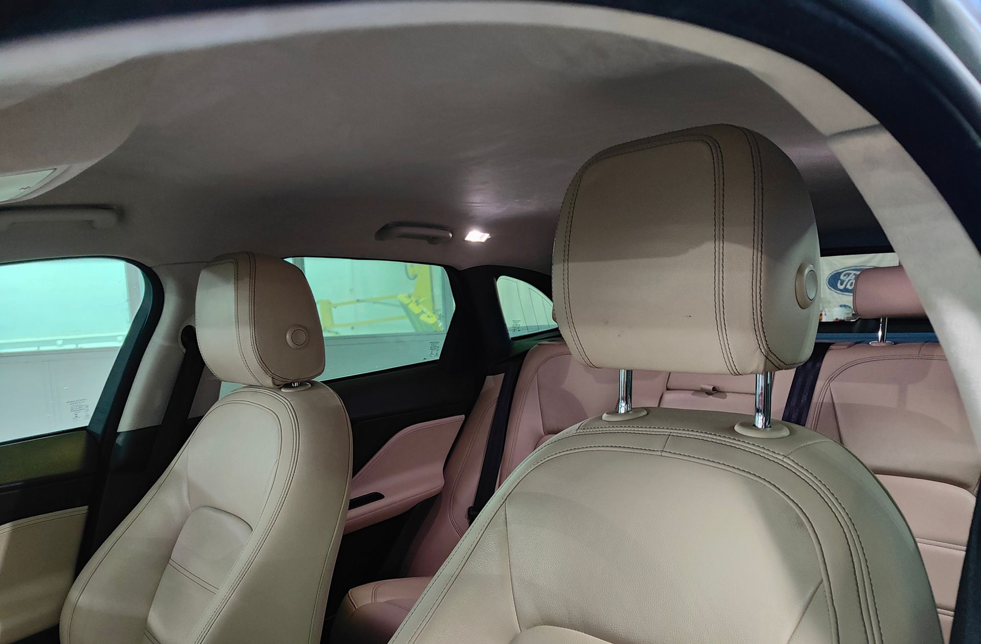 Jaguar F-Pace 2.0T i4 Prestige AWD - foto 12