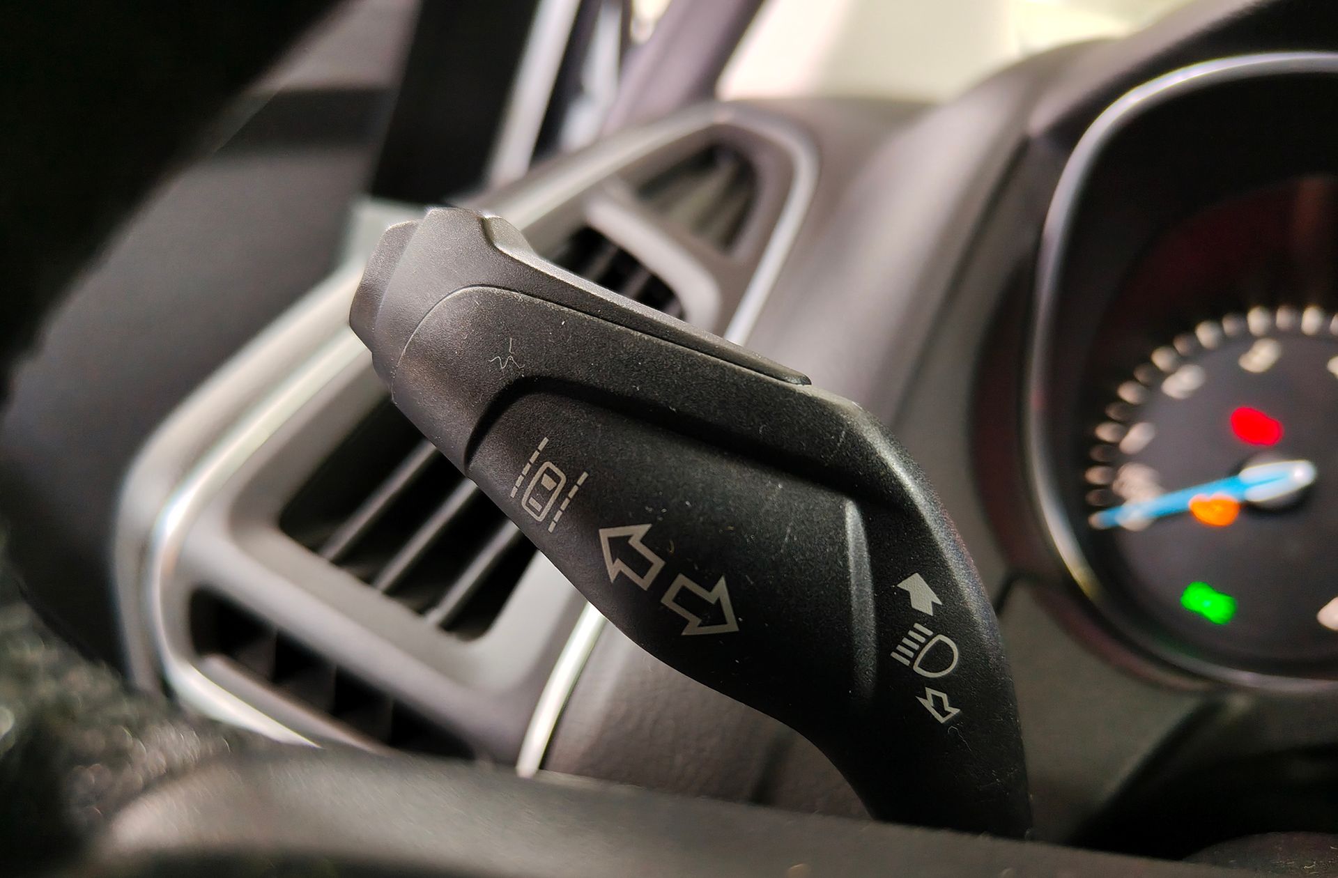 Ford Focus 1.0 EcoBoost Titanium - foto 23