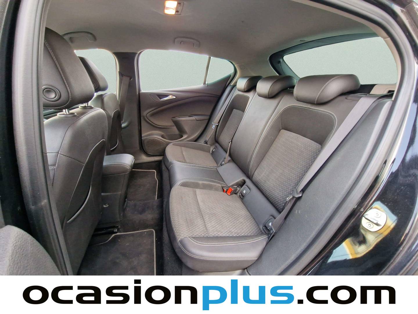 Foto asientos traseros Opel Astra Opel Astra 1.4 Turbo S&S Excellence (150 CV)