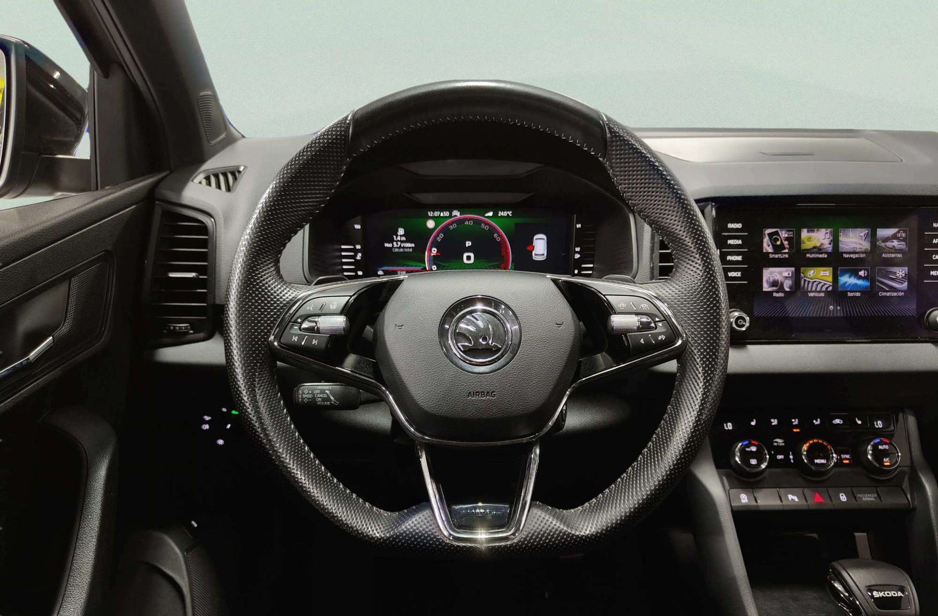Škoda Karoq 1.5 TSI ACT Sportline DSG - foto 28