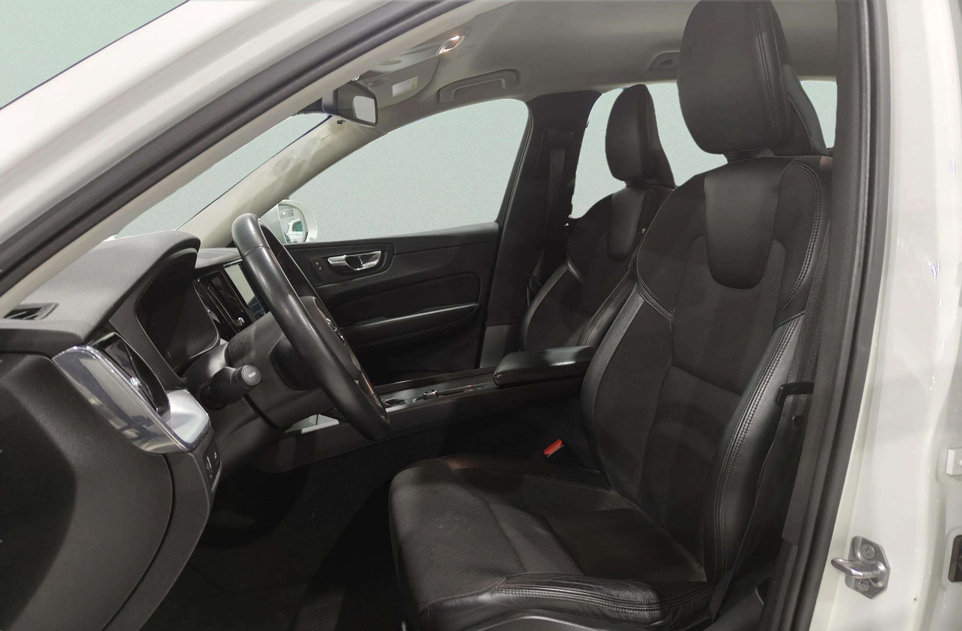 Volvo XC60 D4 Momentum - foto 12