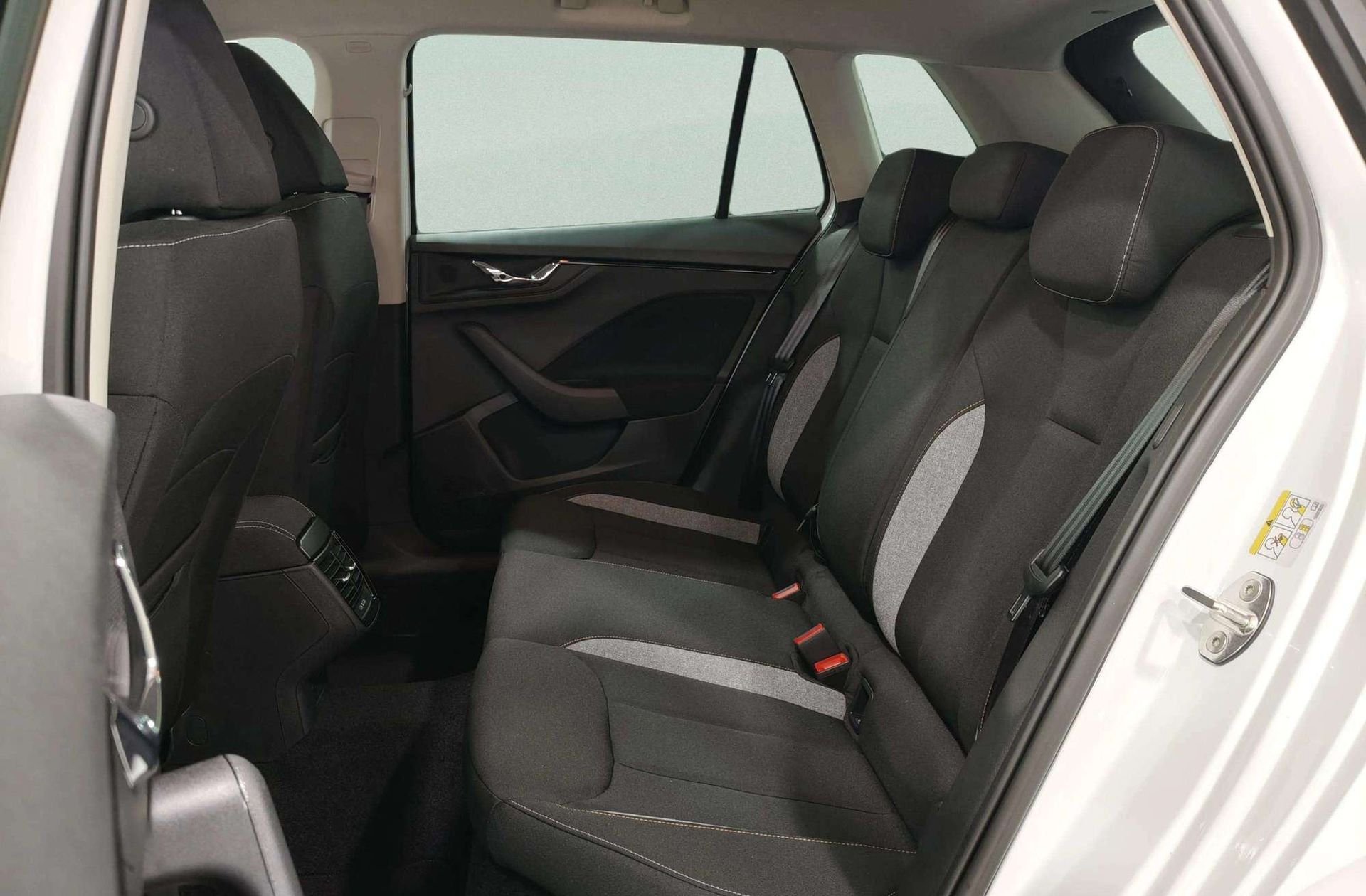 Škoda Kamiq 1.0 TSI Selection DSG - foto 13
