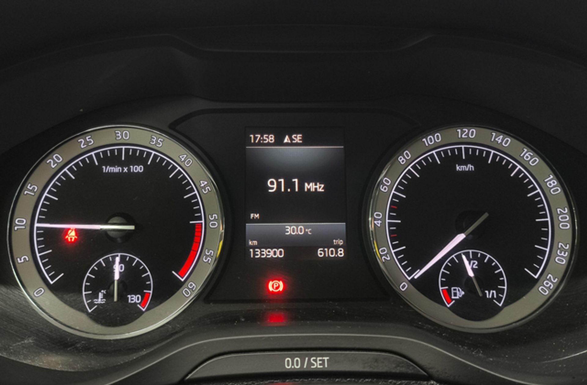 Škoda Karoq 1.6 TDI Ambition - foto 26