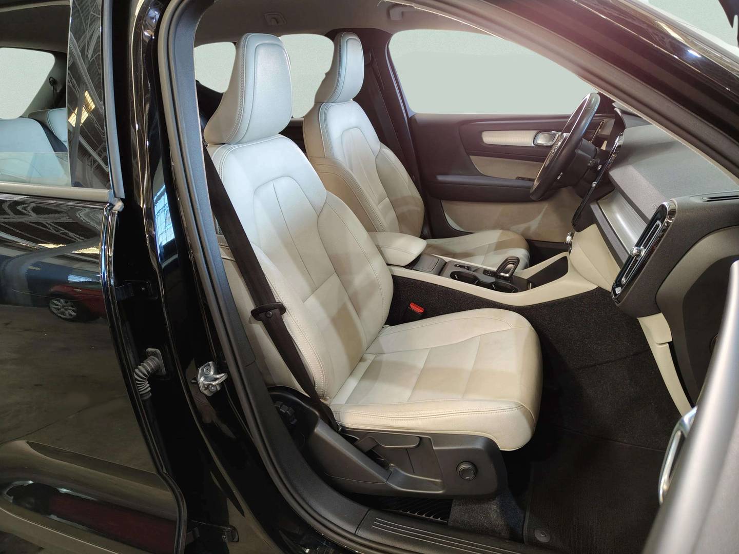 Foto Volvo XC40 Volvo XC40 D3 Momentum Auto 110 kW (150 CV)