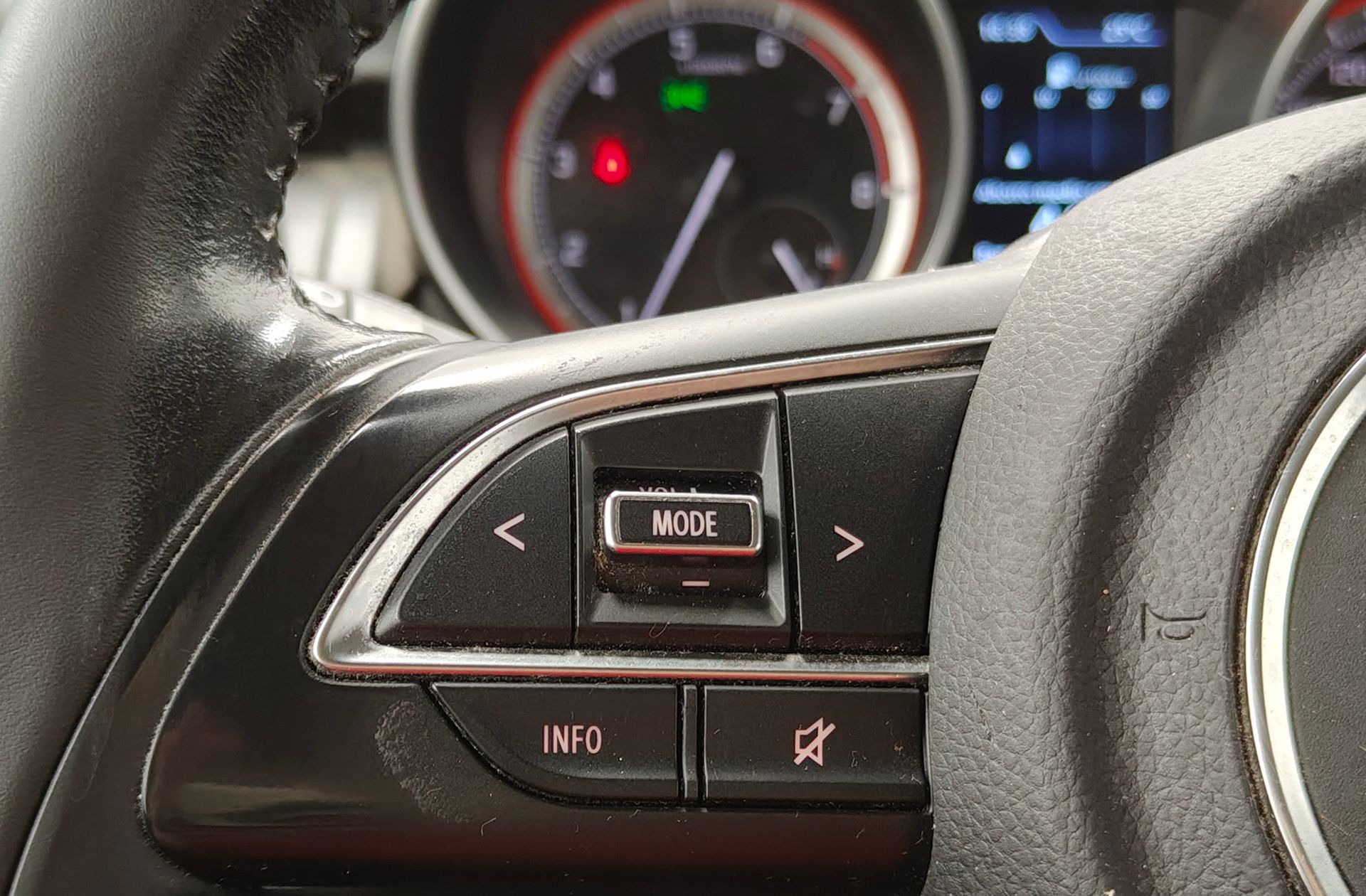 Suzuki Swift 1.2 GLE Mild Hybrid - foto 28