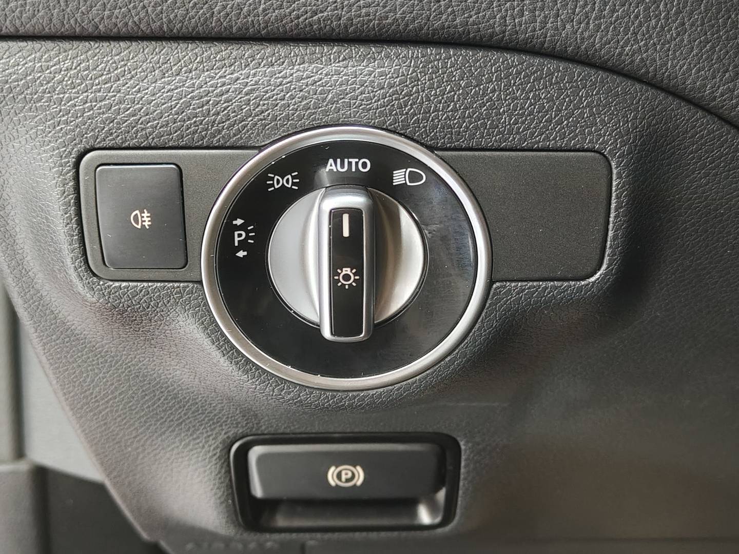 Foto Mercedes GLA Mercedes-Benz GLA 200 d Urban (136 CV) Pack AMG