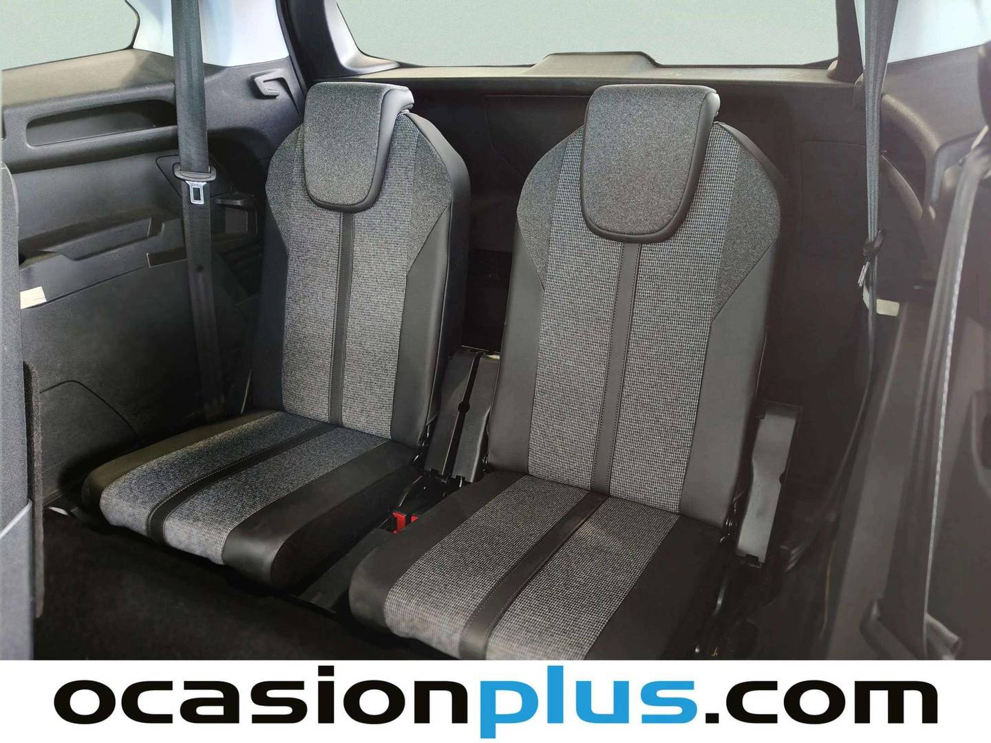 Foto asientos traseros Peugeot 5008 Peugeot 5008 PureTech 130 S&S Allure (130 CV) 7 Plazas