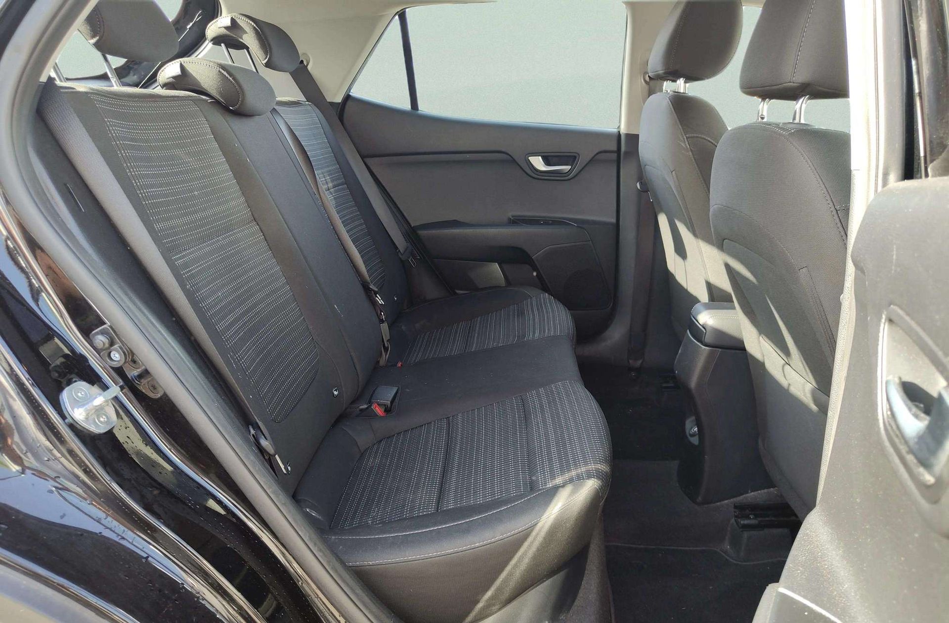 Kia Stonic 1.0 T-GDi MHEV Drive iMT - foto 19