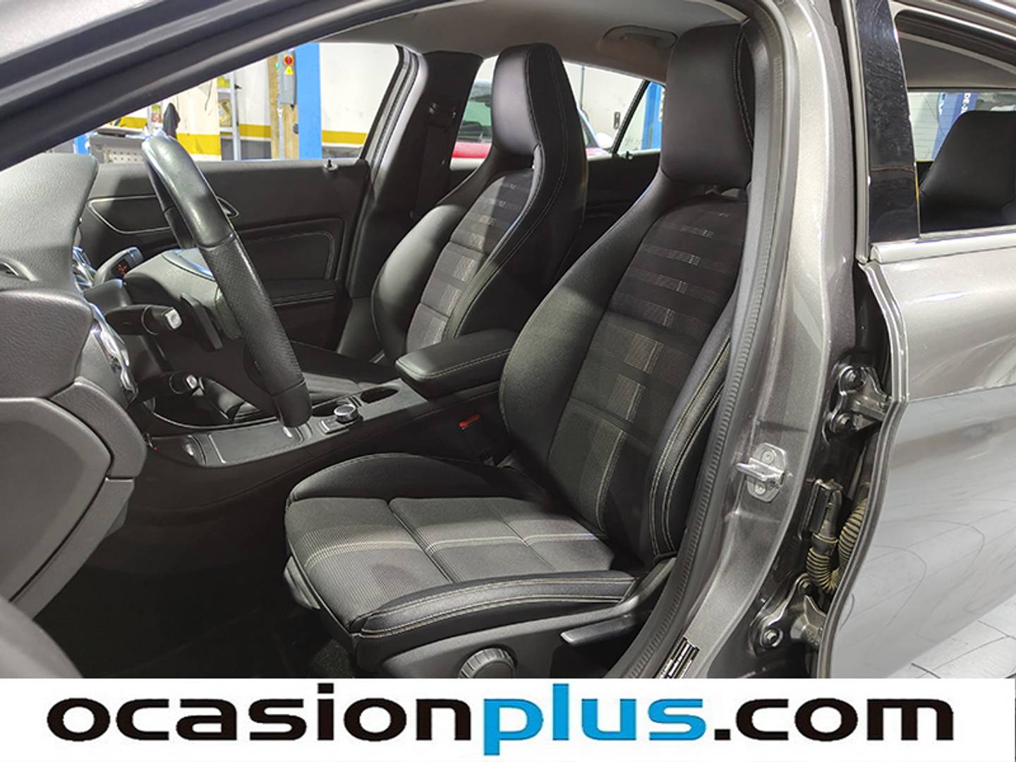 Foto asientos delanteros Mercedes GLA Mercedes-Benz GLA 200 d (136 CV)