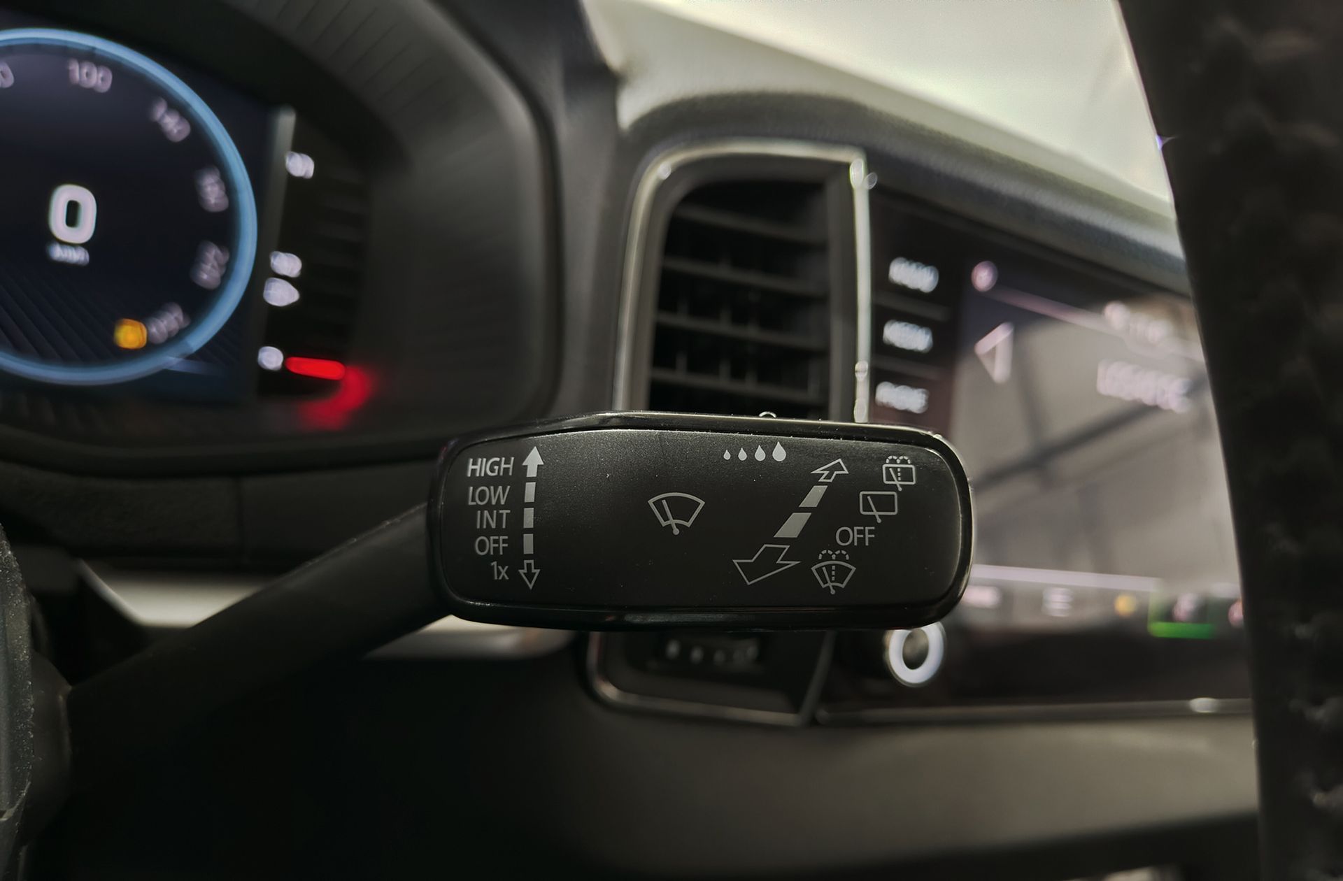 Škoda Karoq 2.0 TDI Ambition - foto 27