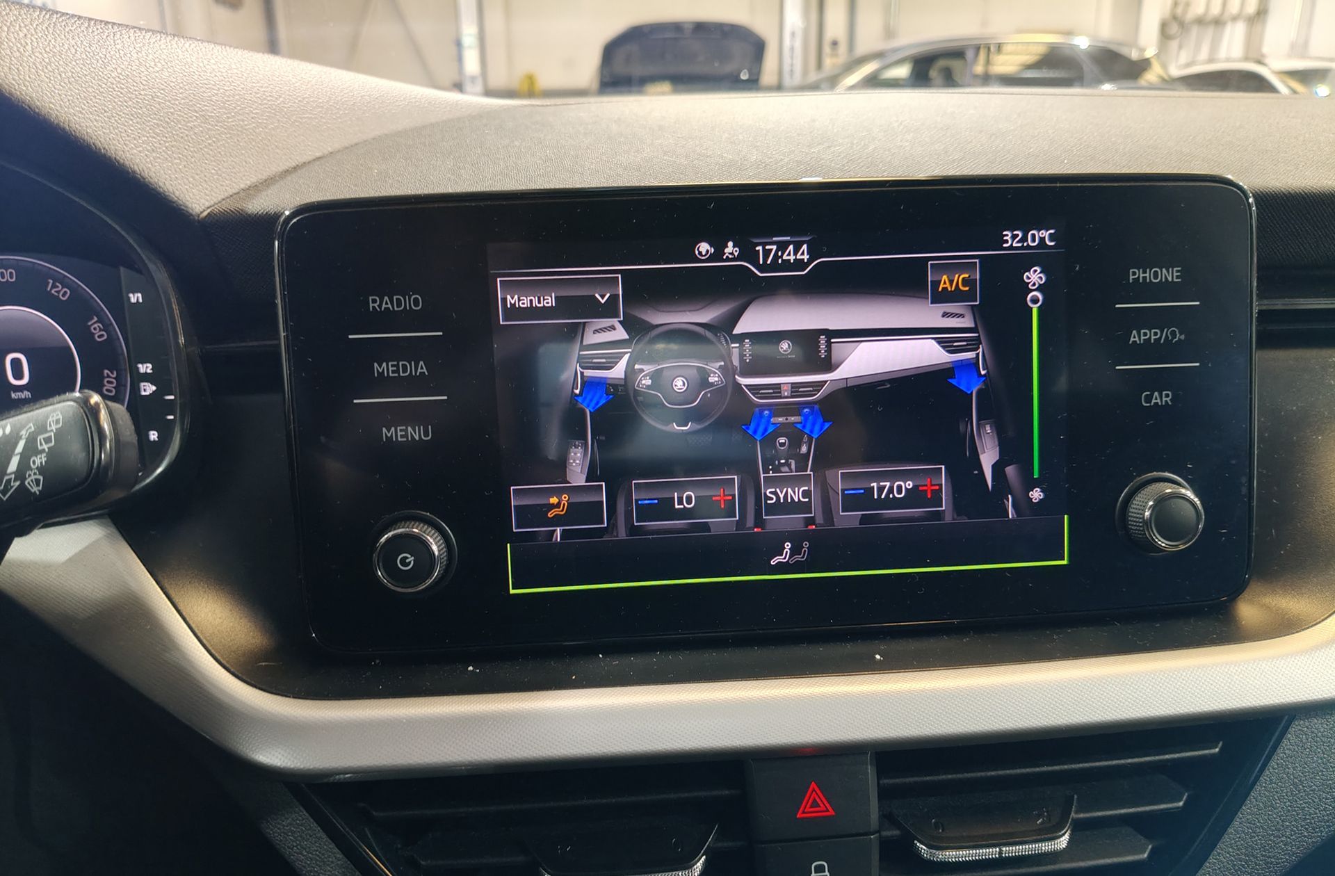 Škoda Kamiq 1.0 TSI Ambition - foto 32
